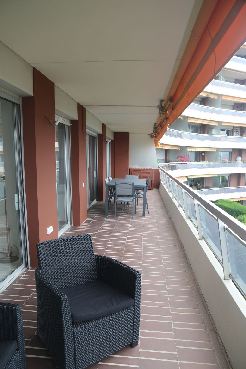 Les Belles Terrres-Drinnen