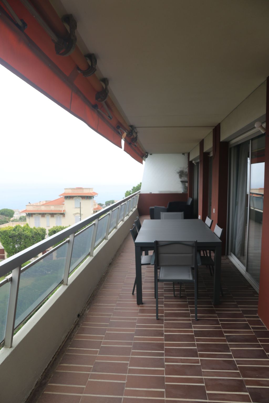 Les Belles Terrres-Drinnen