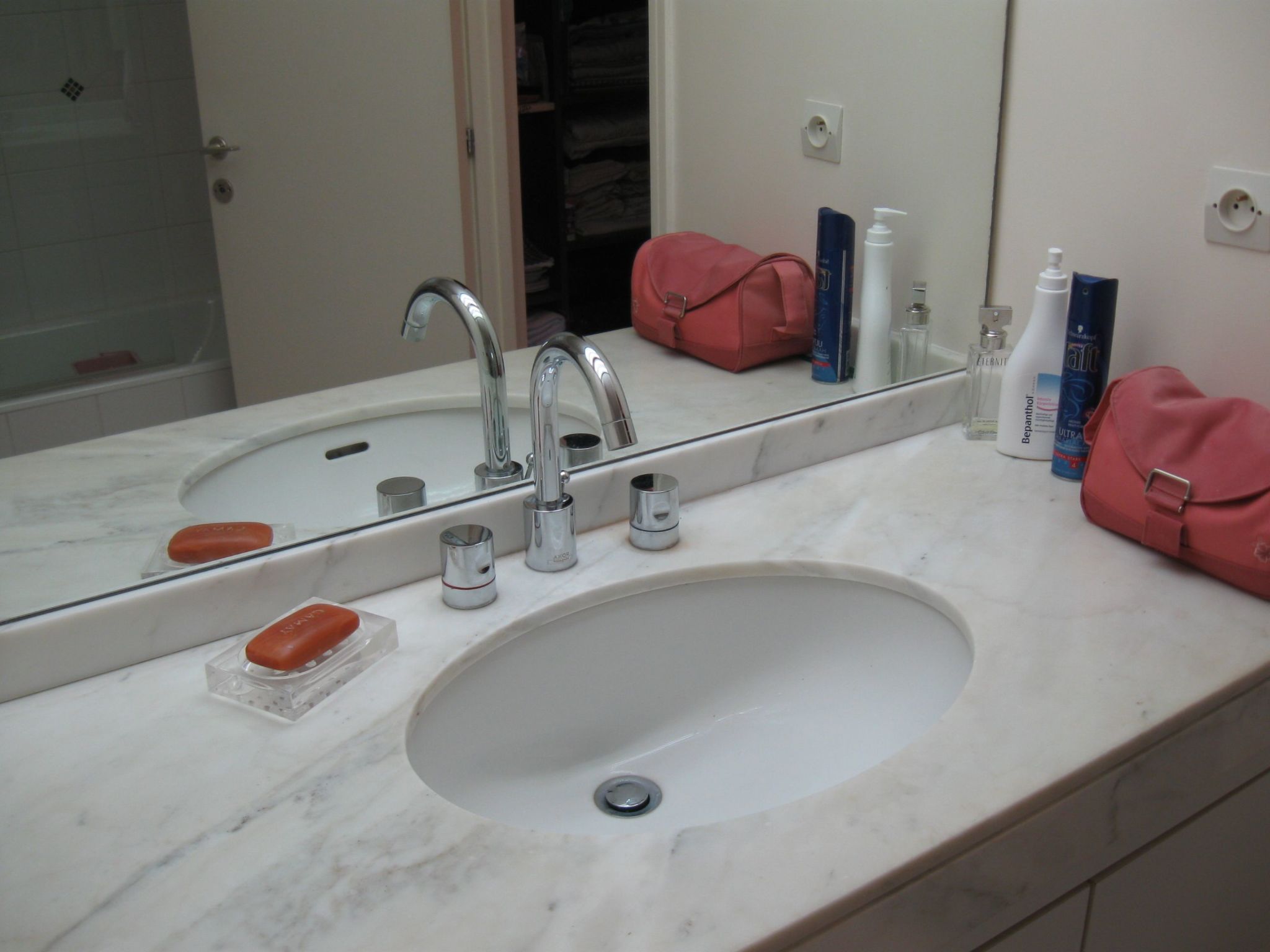 Les Belles Terrres-Drinnen