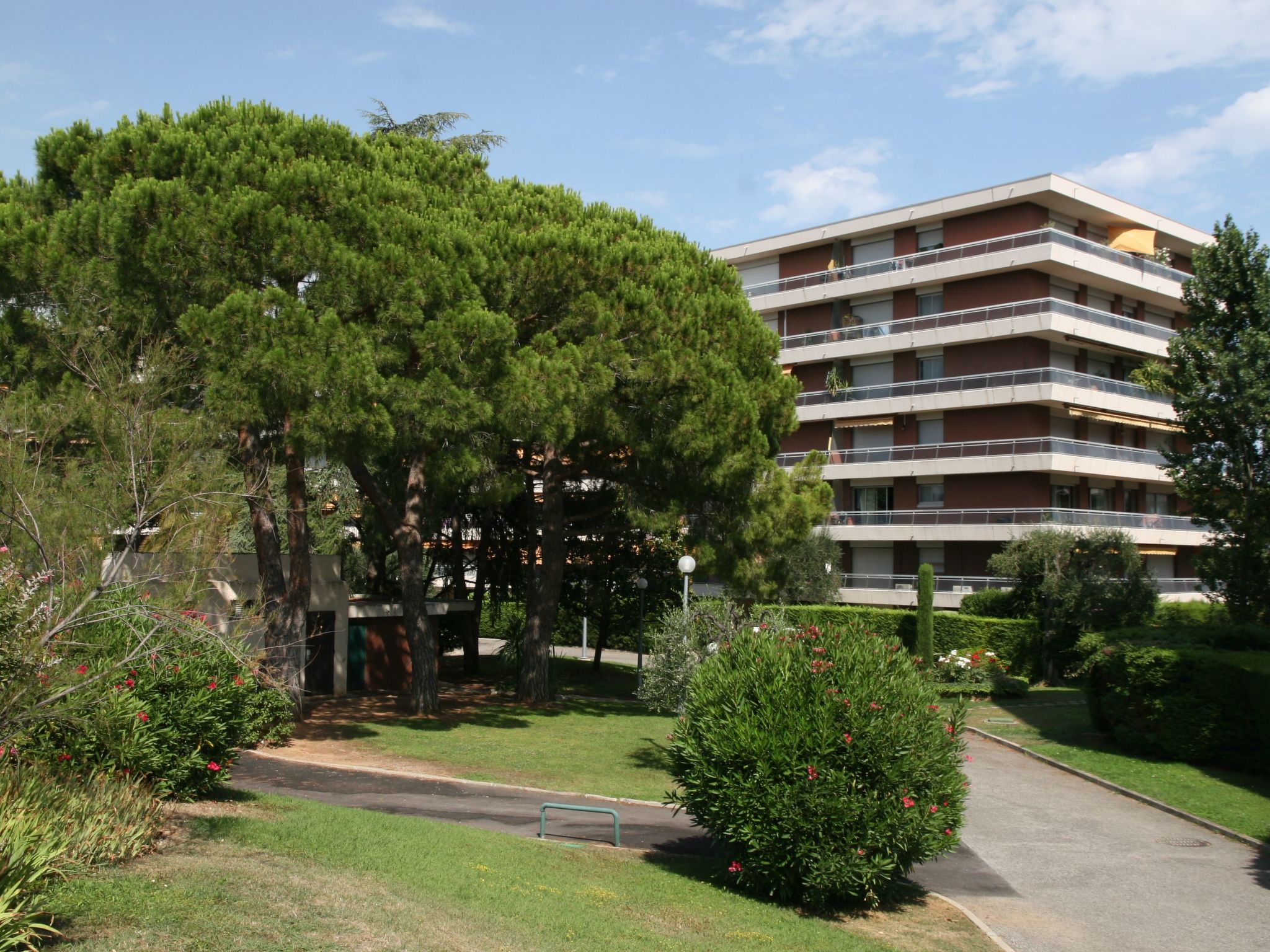 Les Belles Terrres-Drinnen