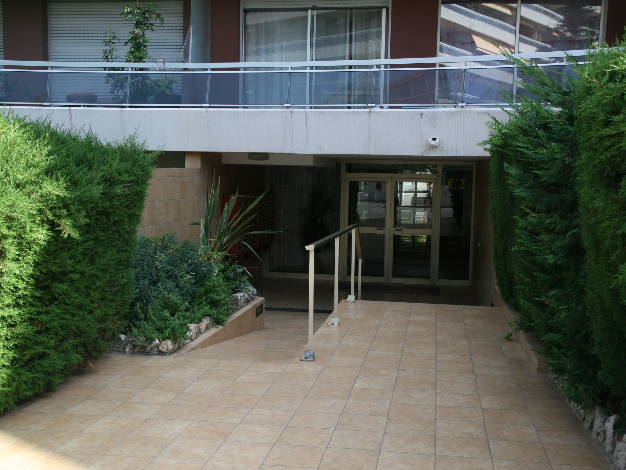 Les Belles Terrres-Drinnen