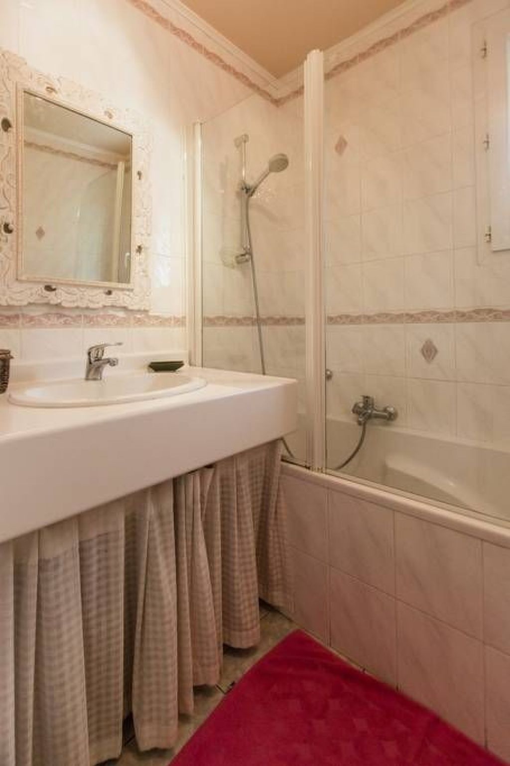 Photo of mit privatem Garten und Terrasse