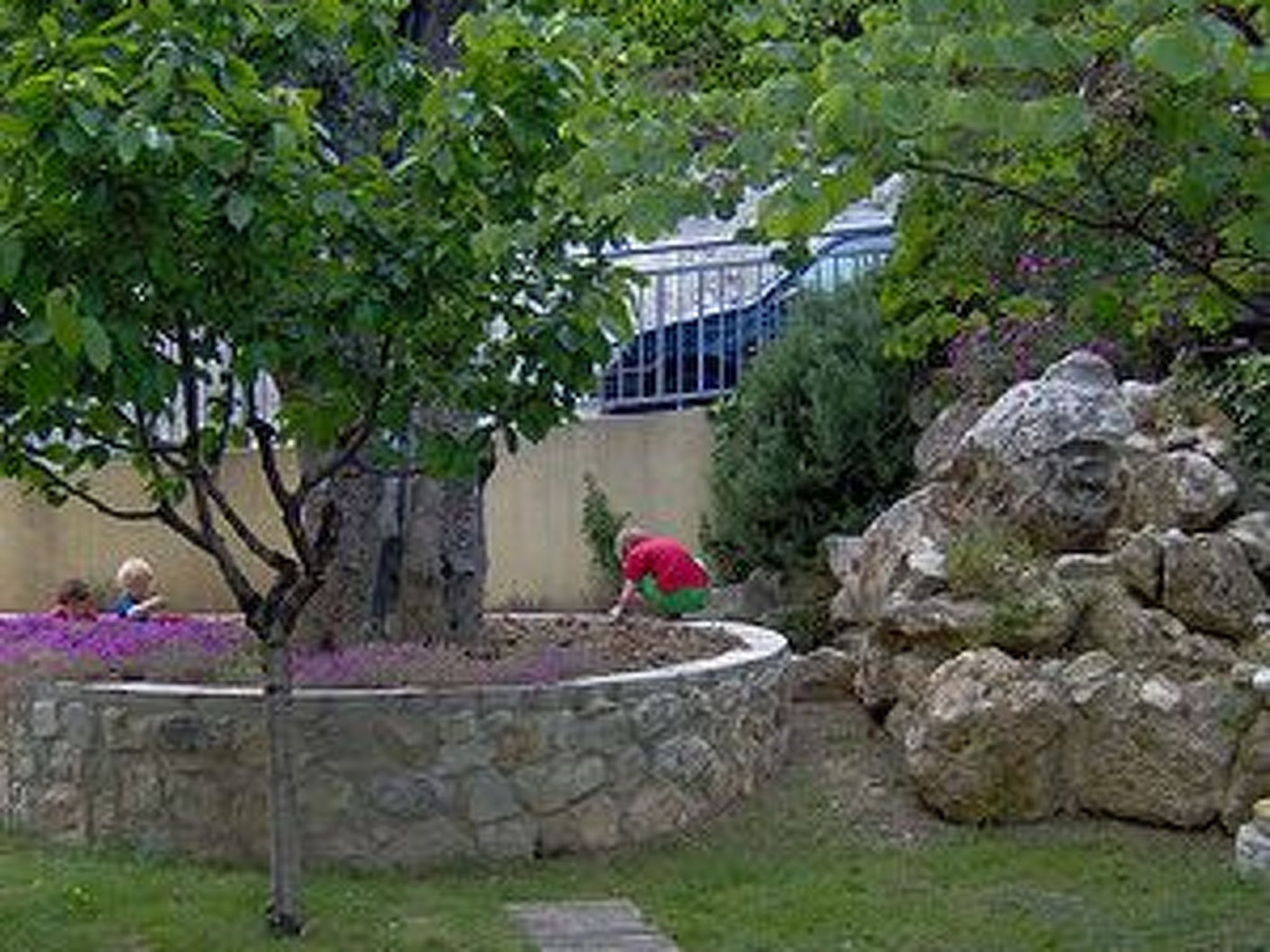 Photo of mit privatem Garten und Terrasse