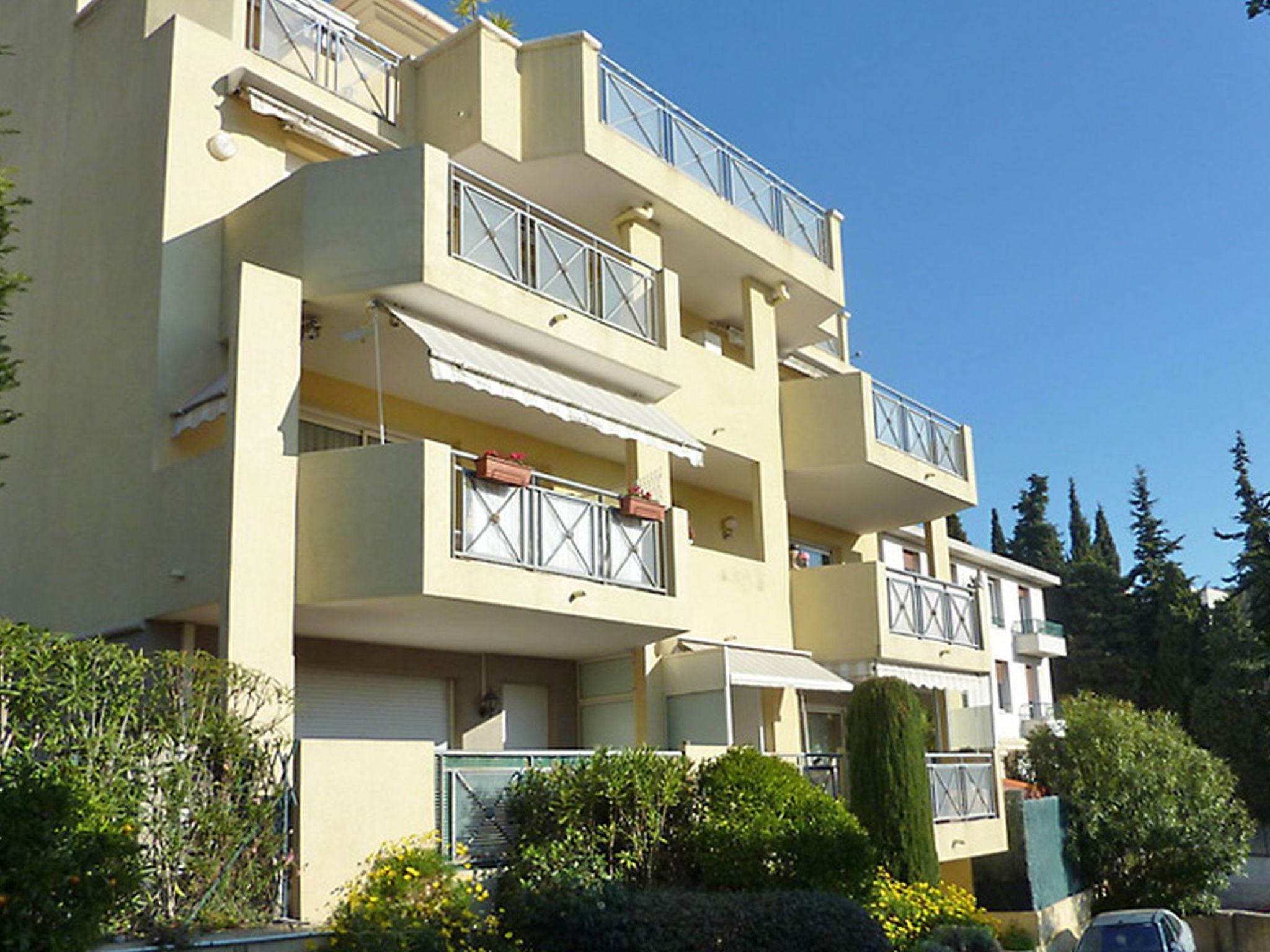 Photo of mit privatem Garten und Terrasse