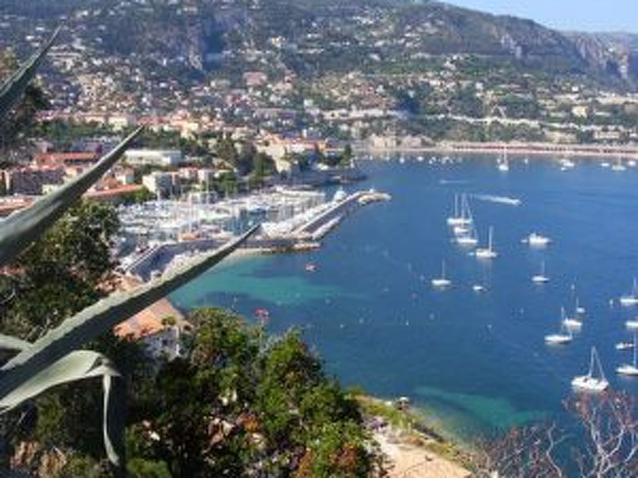 Photo of mit privatem Garten und Terrasse