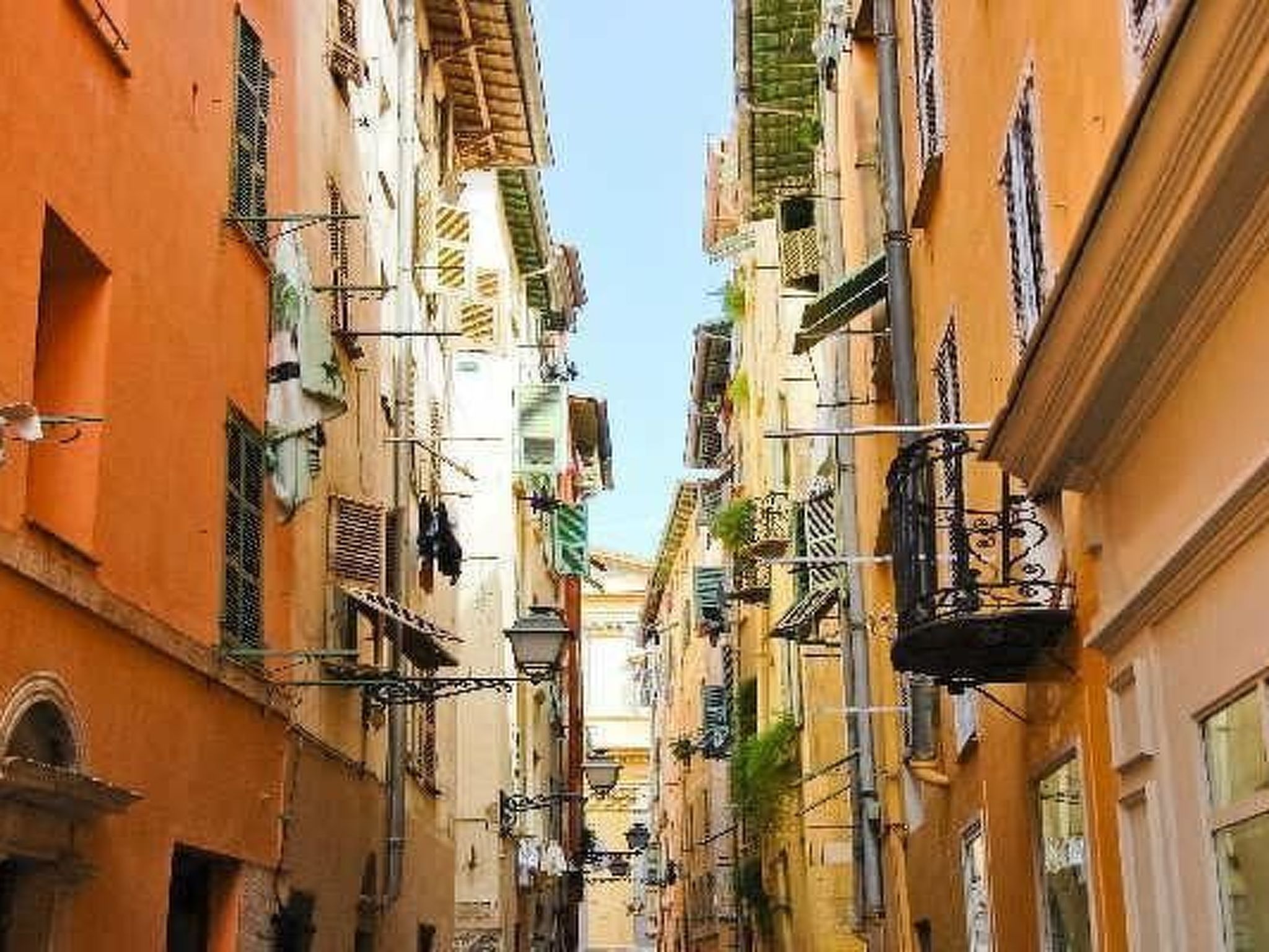 Photo of Strandnahe, helle Wohnung mitten in der Altstadt von Nizza mit fantastischem Bl