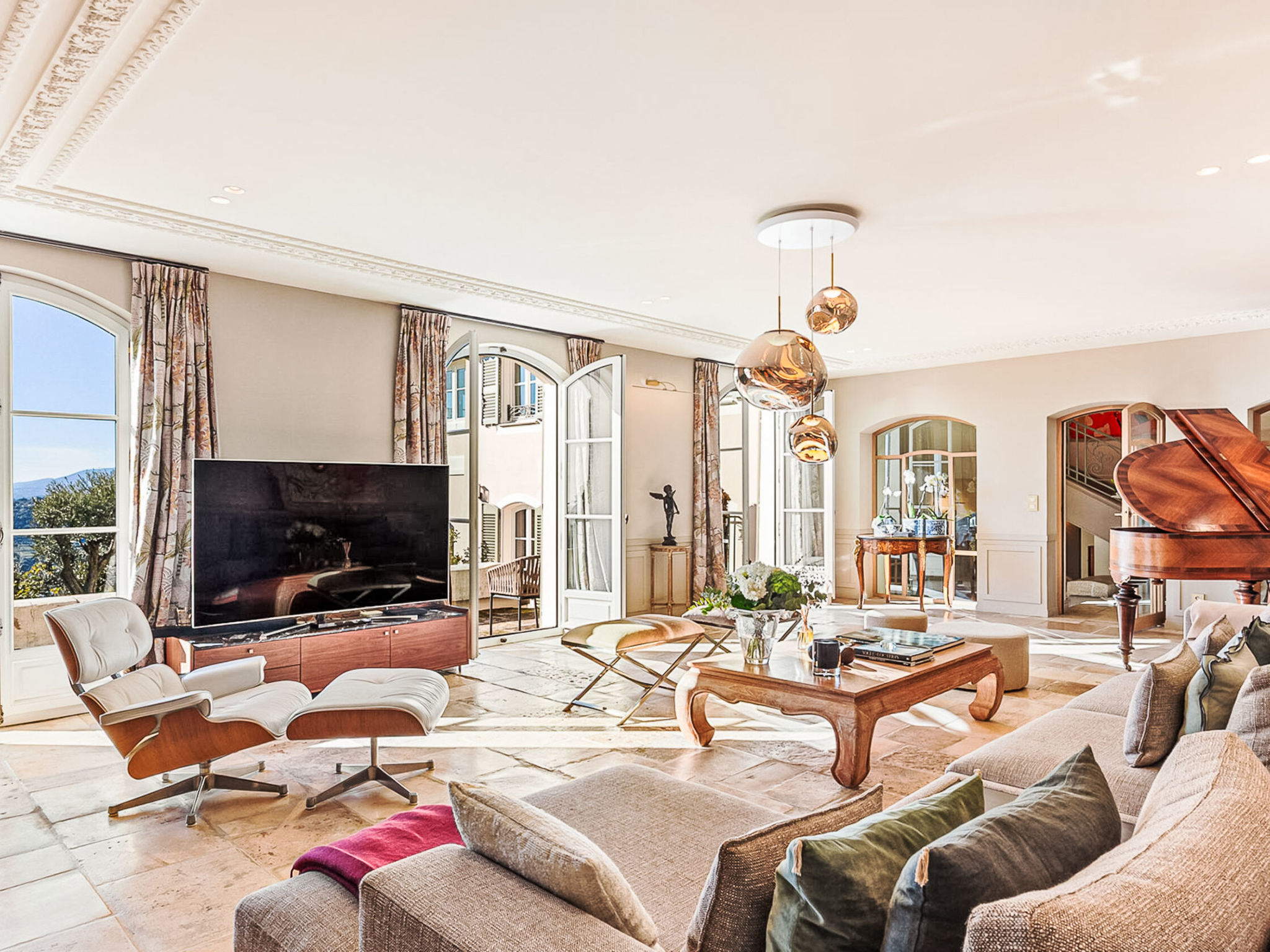 Photo of Magnificent 6-bedroom Villa