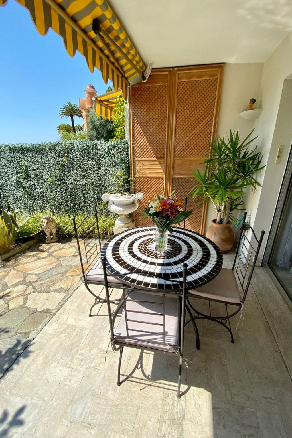 Studio mit großzügiger Terrasse und Panoramablick-Image-tags.info