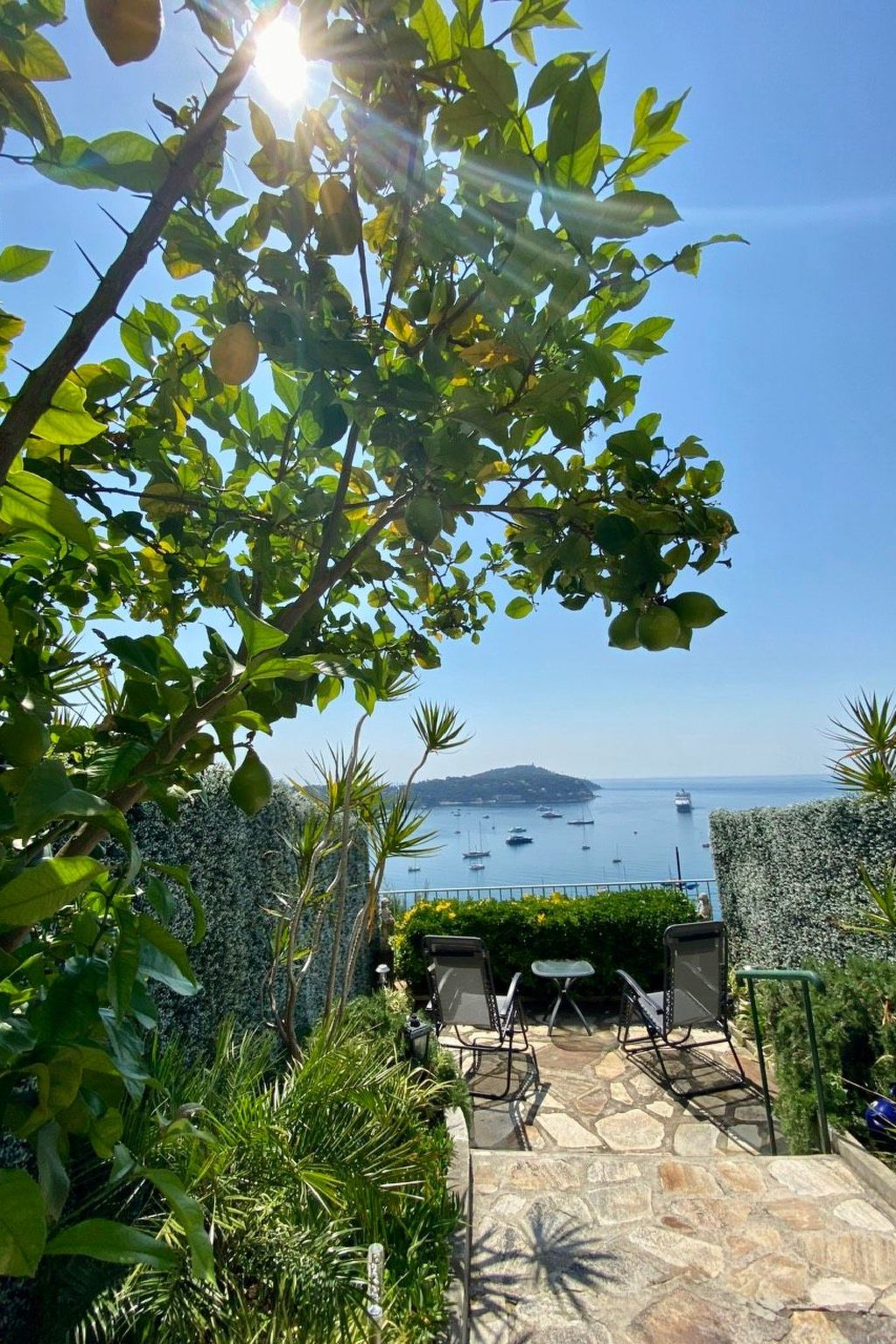 Studio mit großzügiger Terrasse und Panoramablick-Outside