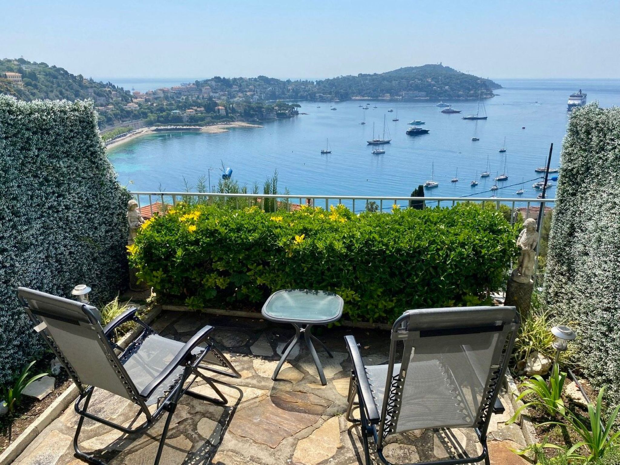 Studio mit großzügiger Terrasse und Panoramablick-Image-tags.info