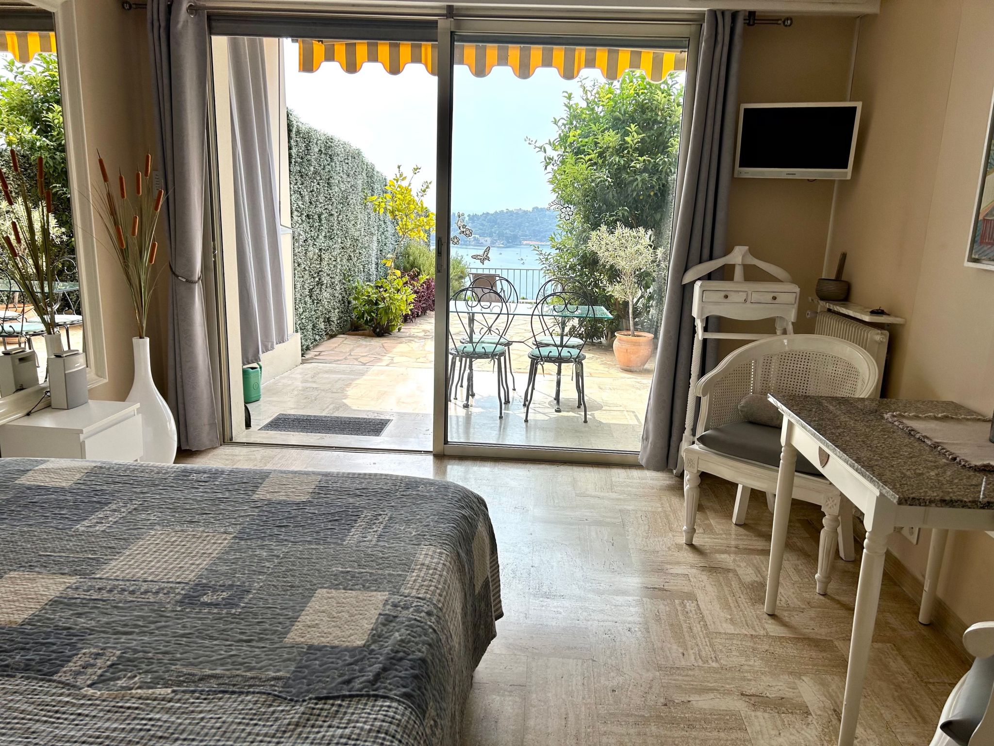 Studio mit Terrasse und Panoramablick-Image-tags.info