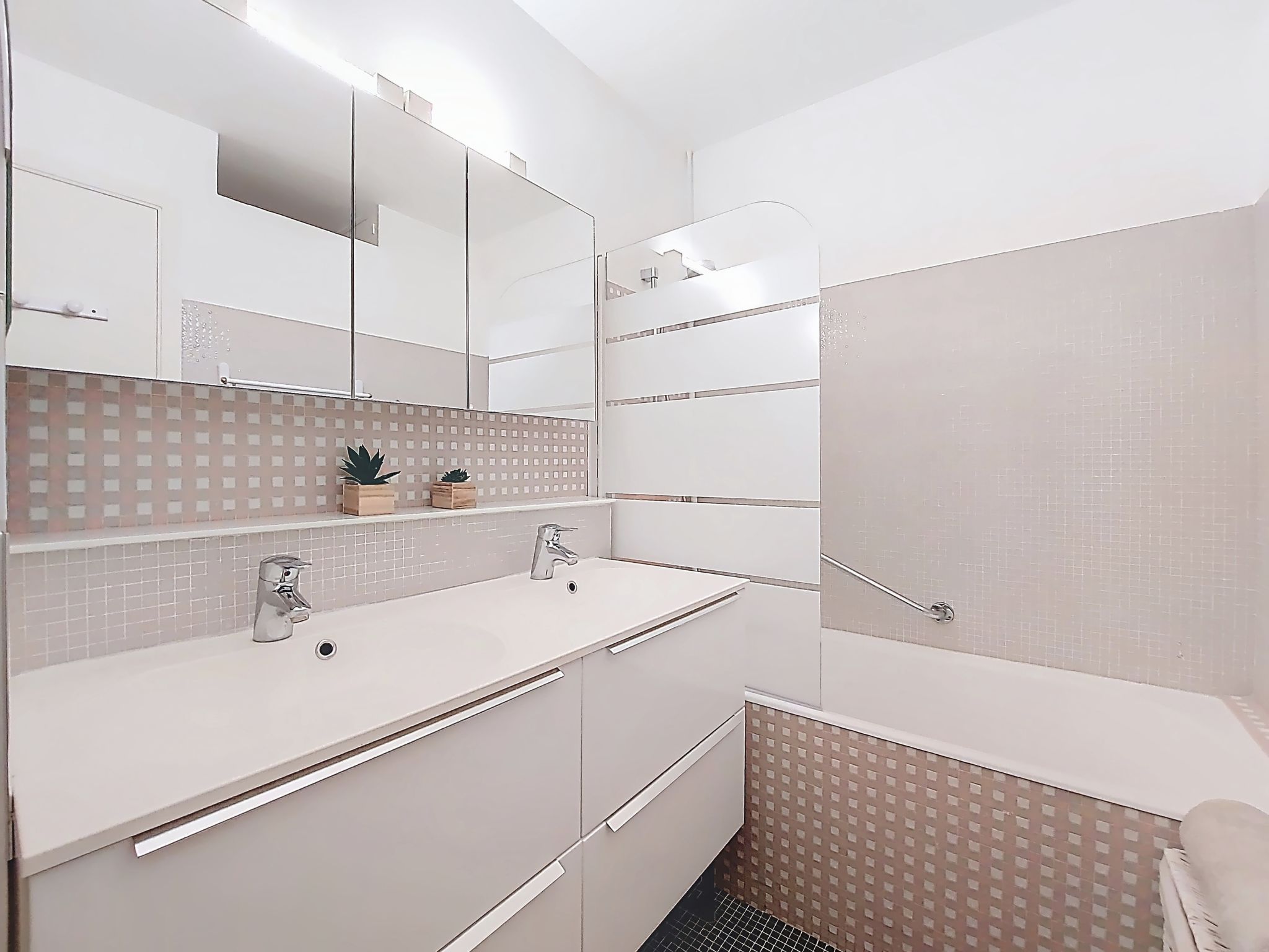 Photo of Le Bonaparte