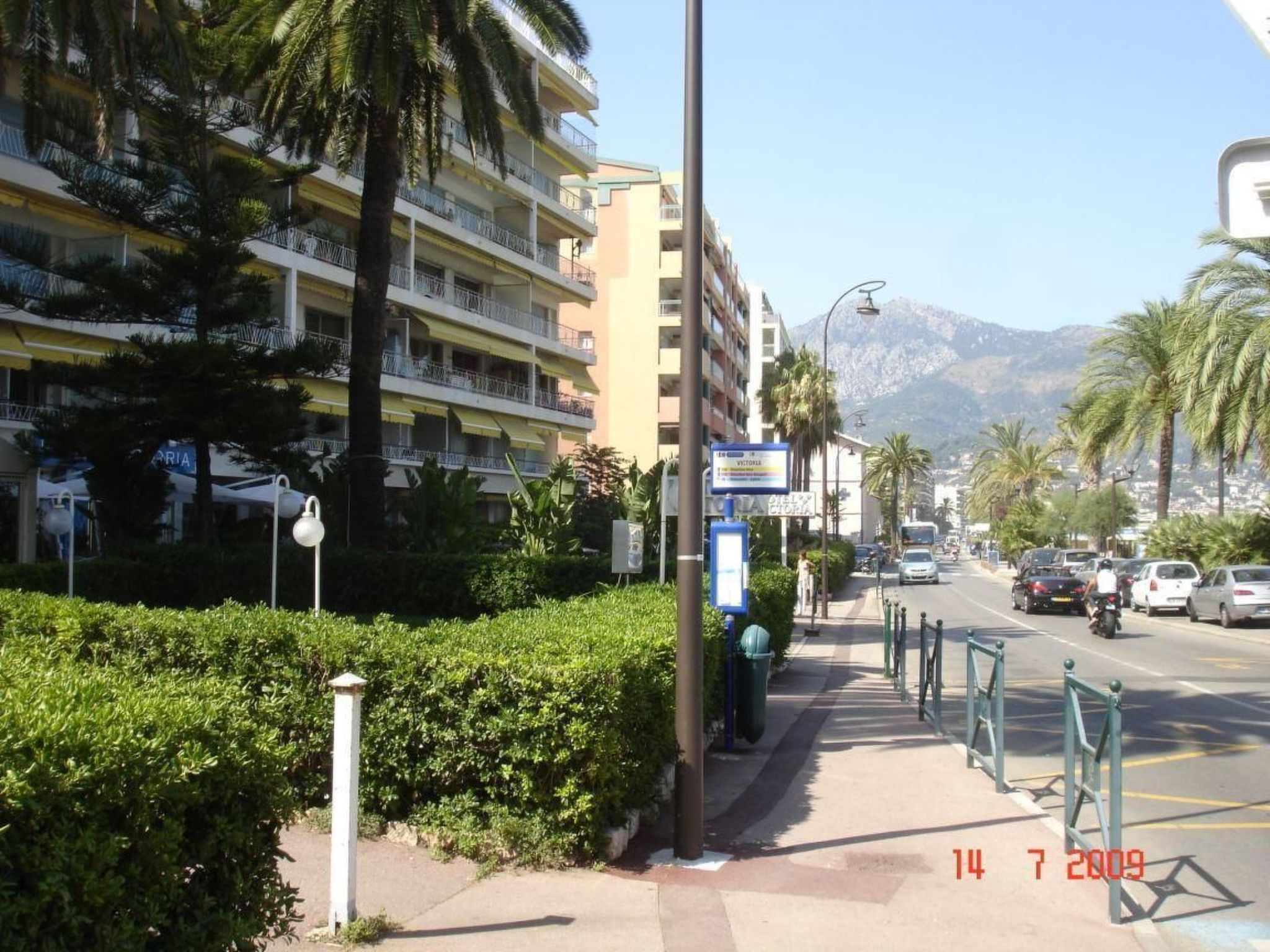 Ruhige Tourismusmöblierung mit Balkon und Pool - Image-tags.info