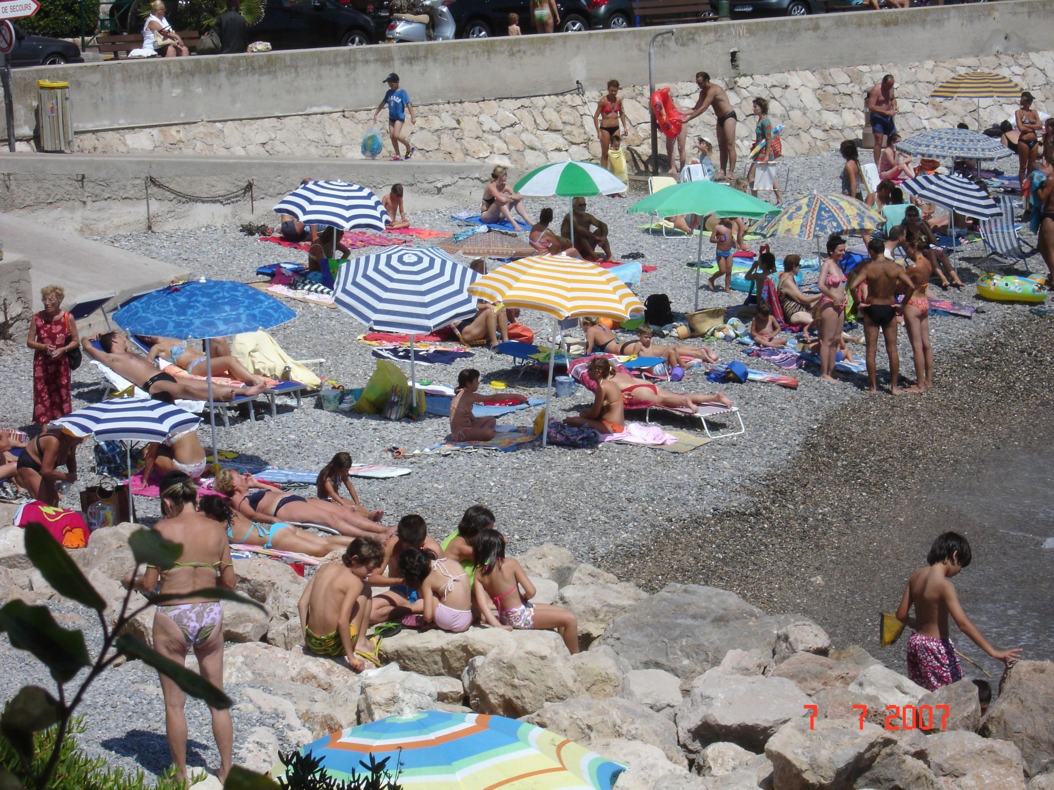 Ruhige Tourismusmöblierung mit Balkon und Pool - Image-tags.info
