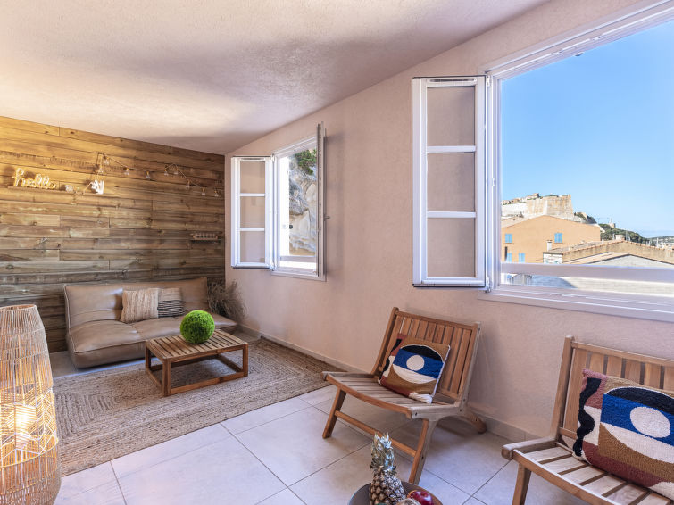 Aan zee: Ruim appartement met zeezicht in hartje Bonifacio in Bonifacio