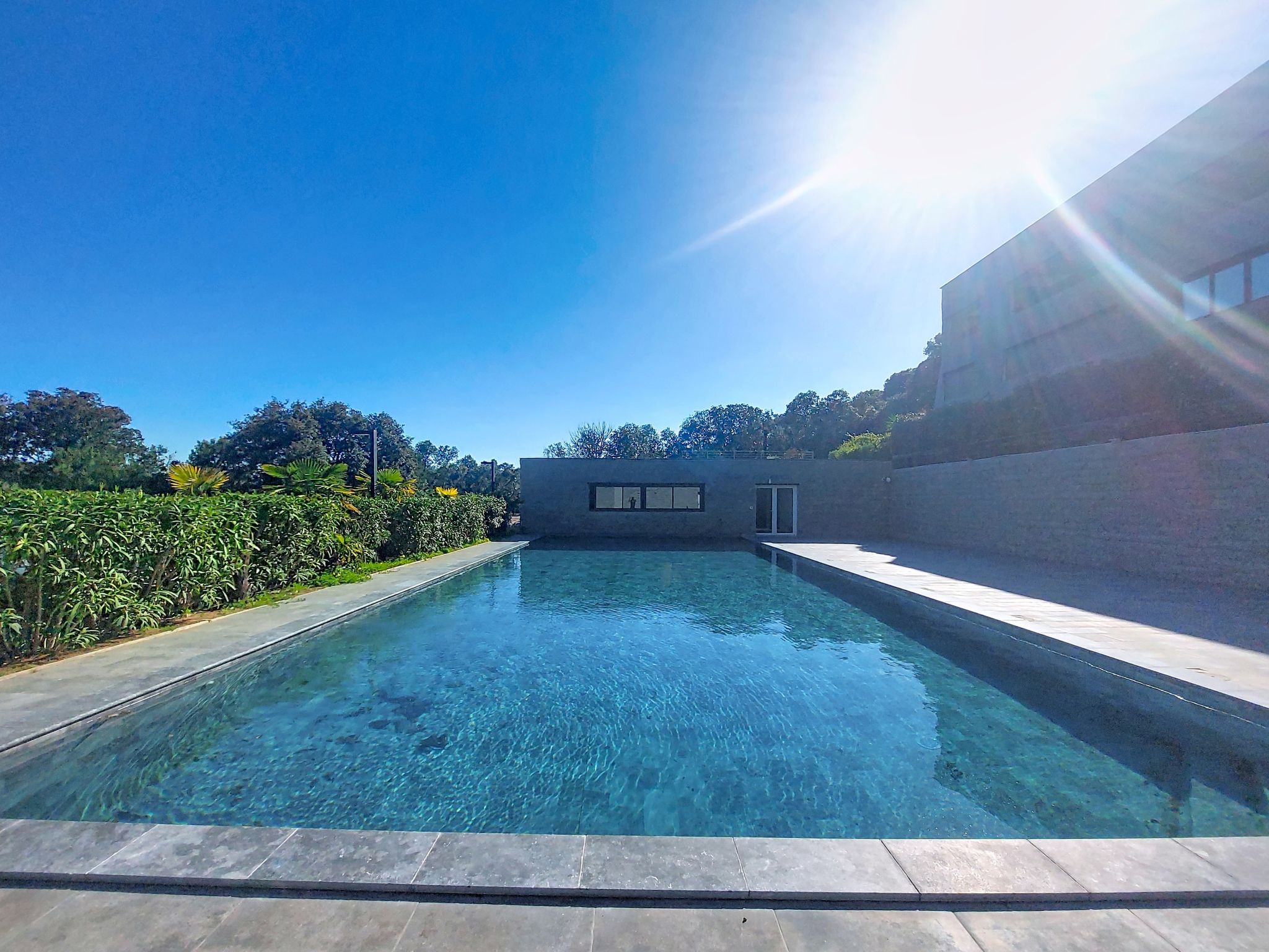 "Bastion", appartement 2-kamers 50 m2, op de begane grond. Comfortabel ingericht: hal met 1 2-pers bed (160 cm, lengte 200 cm). Doorloopkamer met 1 x 2 stapelbedden (90 cm, lengte 190 cm). Uitgang naa..