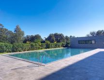 Stijlvol appartement in Porto-Vecchio met zwembad en bergzicht - thumbnail 1