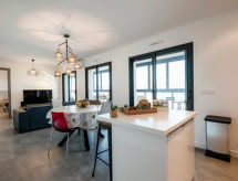 Stijlvol appartement in Porto-Vecchio met zwembad en bergzicht - thumbnail 3