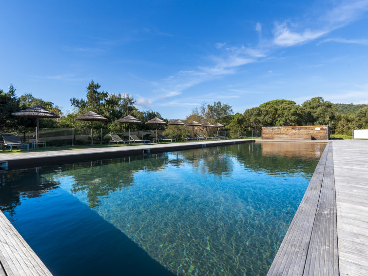 Aan het strand: appartement met verwarmd zwembad in Porto Vecchio in Porto Vecchio