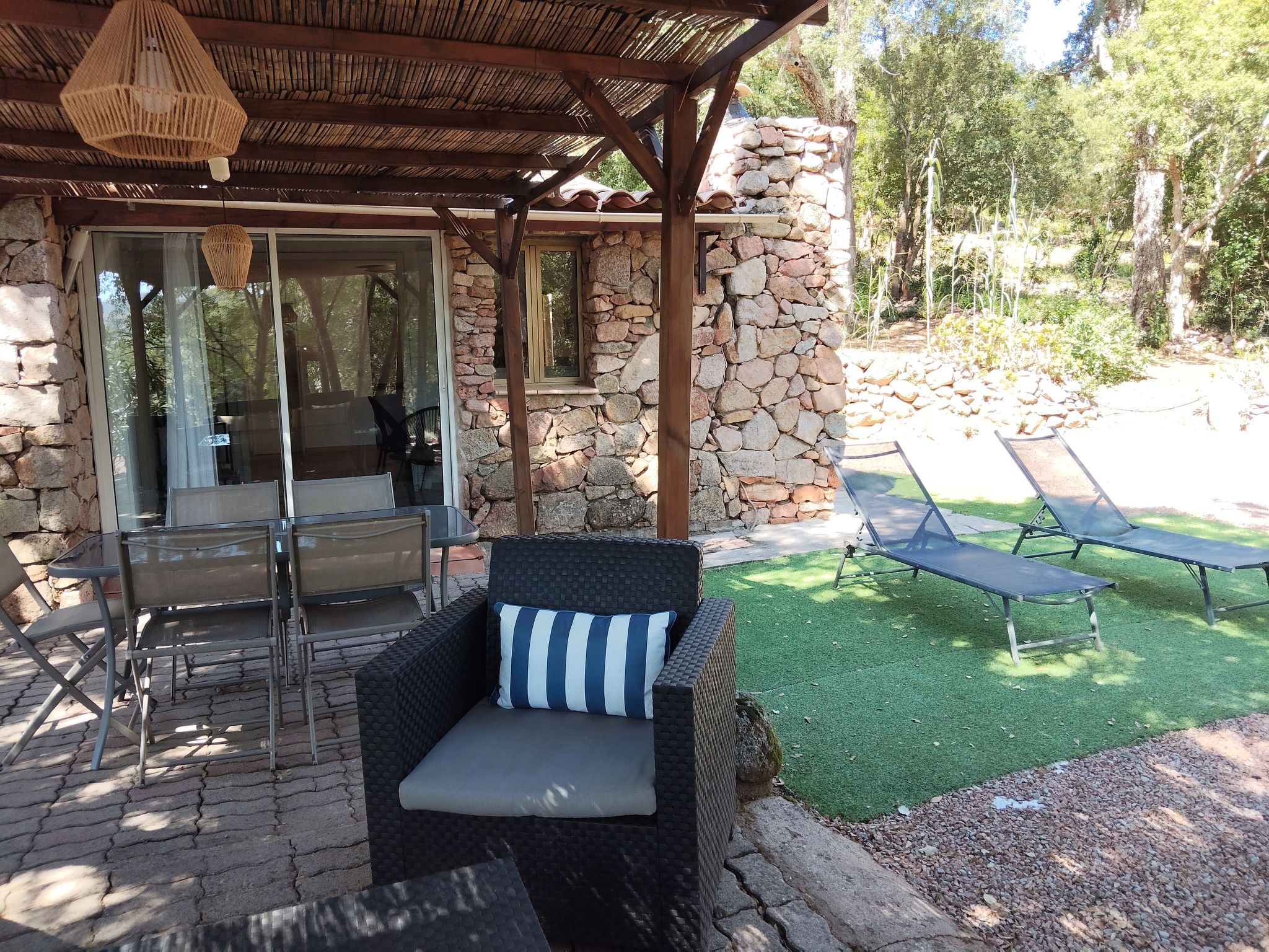 Gites Albareddu-Outside