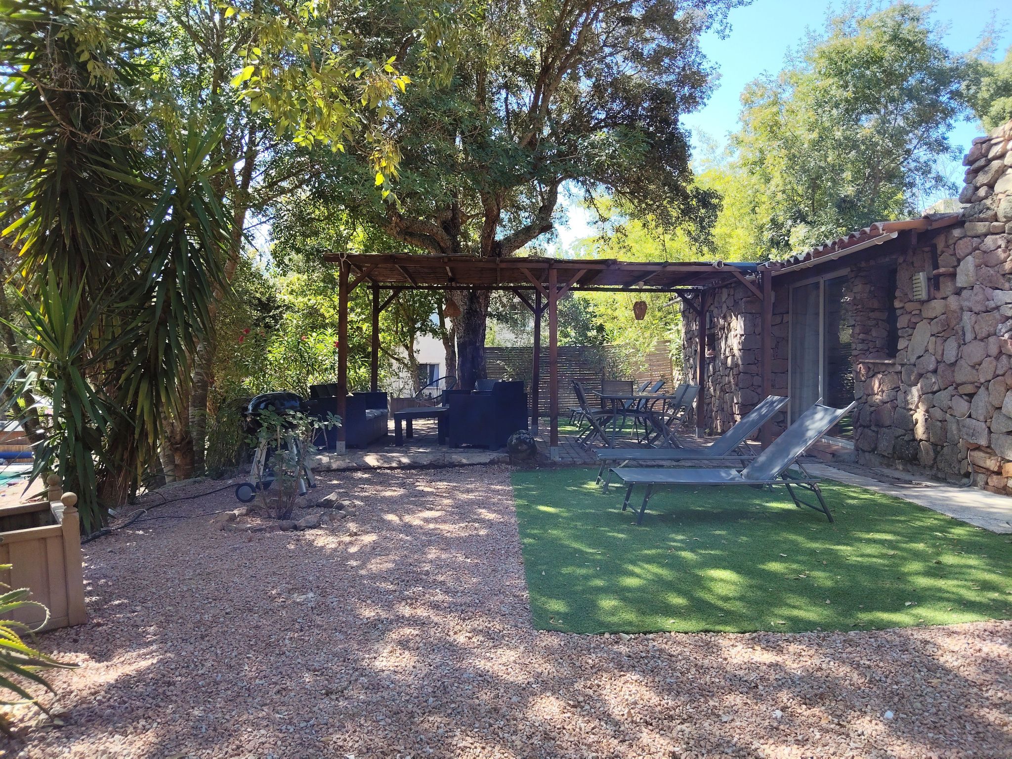 Gites Albareddu-Outside