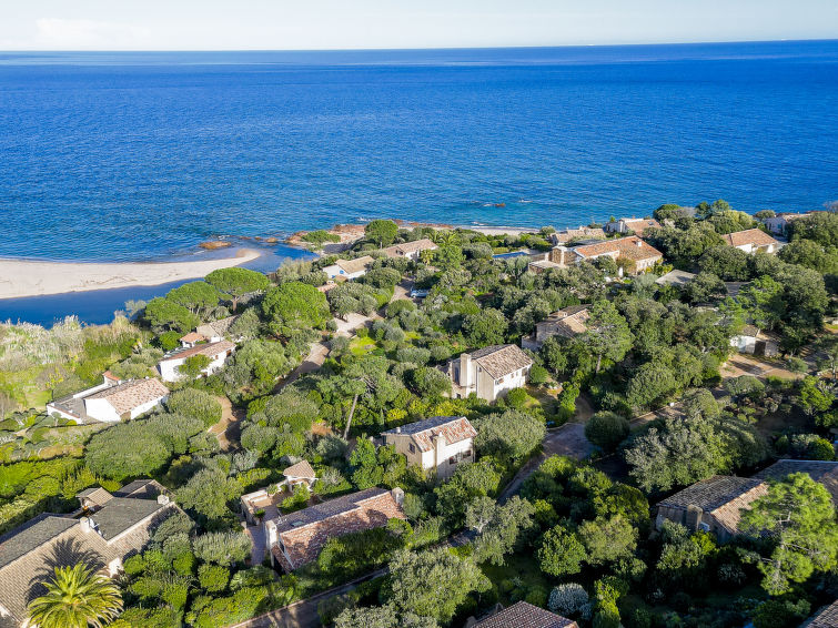 Vakantiehuis aan zee in Sainte Lucie Porto Vecchio met berg- en zeezicht in Sainte Lucie Porto Vecchio