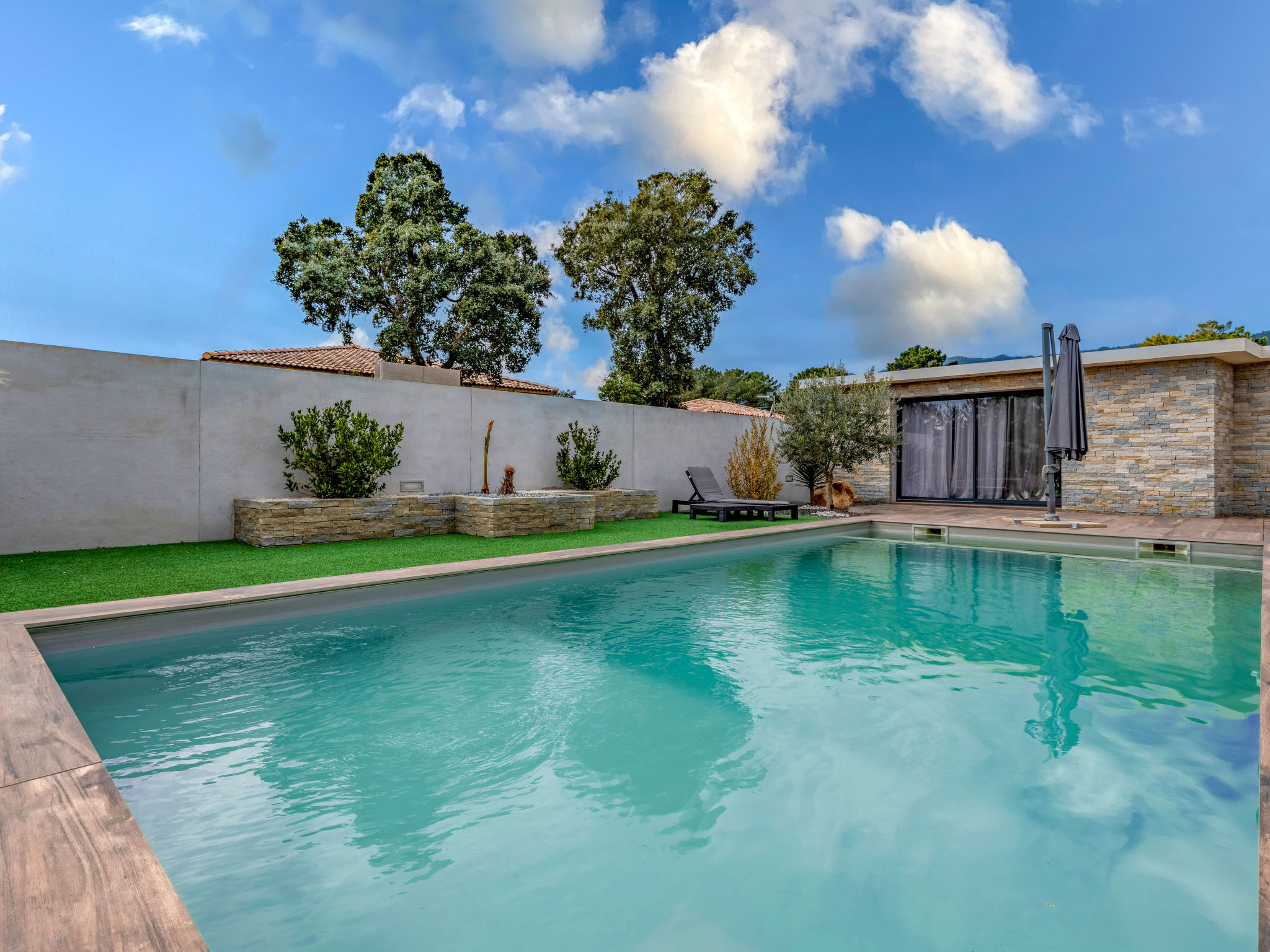 Ferienhaus mit umzäuntem Garten in Lecci (Frankreich) und 1 Hund erlaubt