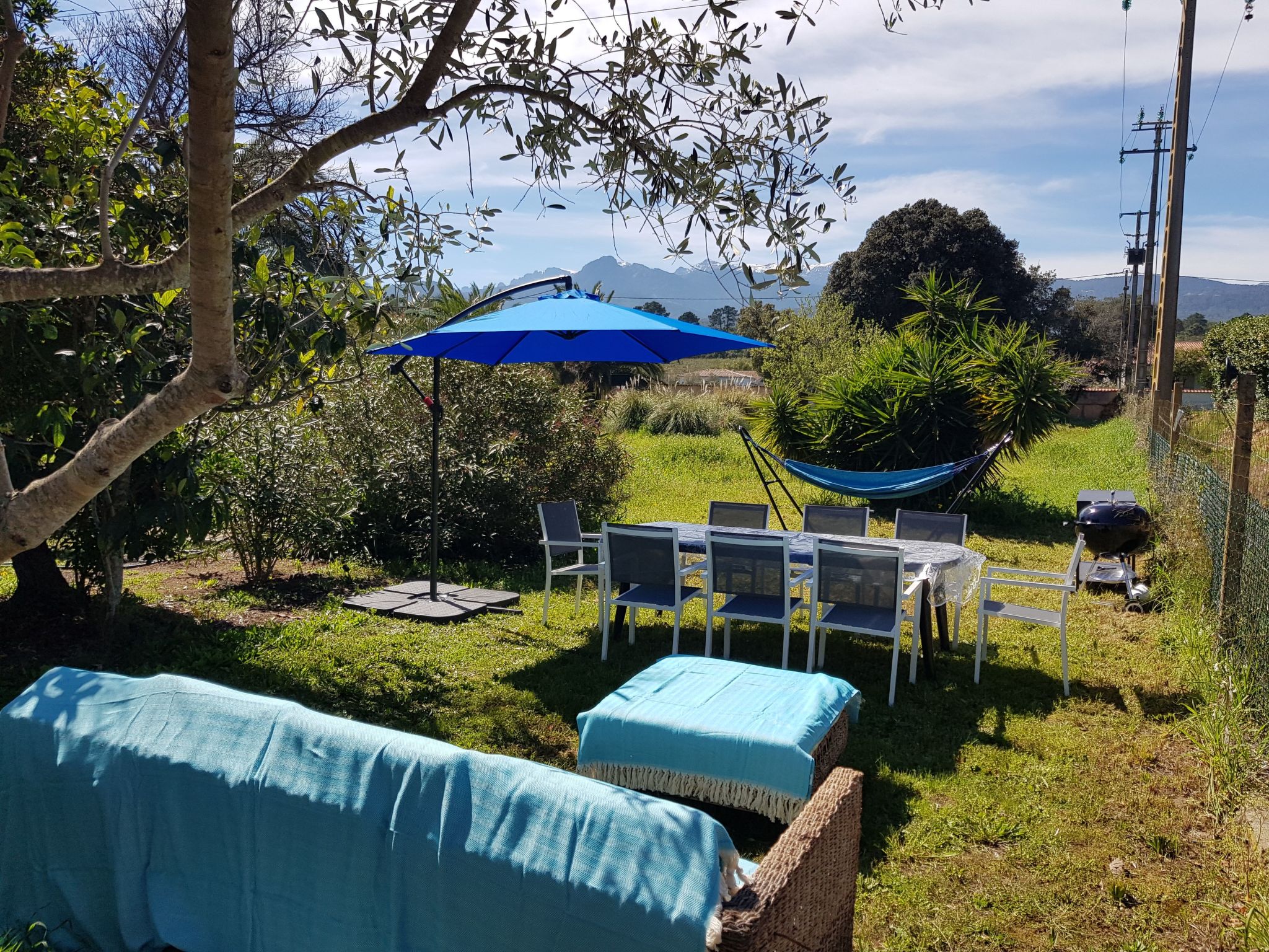 Ovu Wohnung mit beheiztem Pool und privatem Garten, 1 Minute vom Meer entfernt