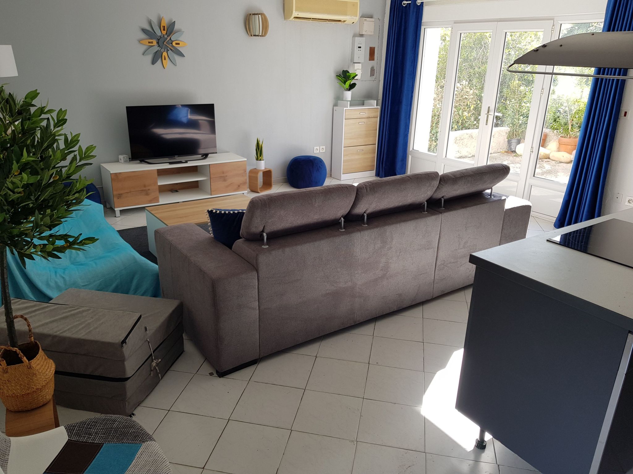 Villa Giorgha mit beheiztem Pool, 1 Minute vom Meer entfernt, großer Garten-Image-tags.info