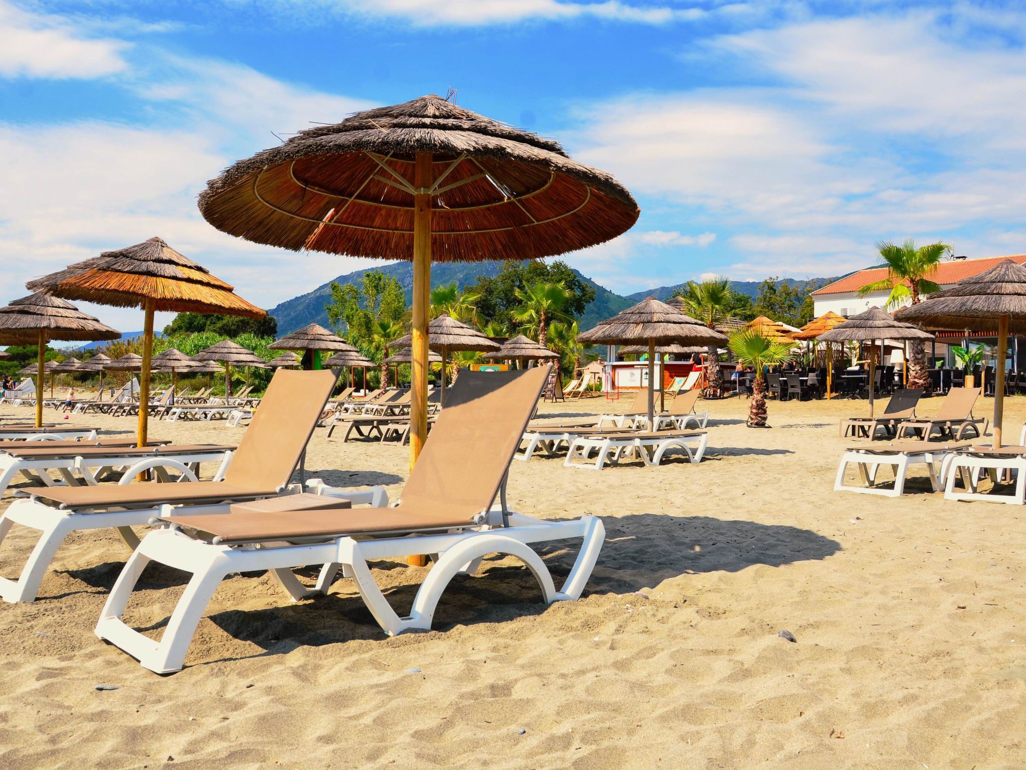 Marea Resort Wohnung mit Schwimmbad-Draußen