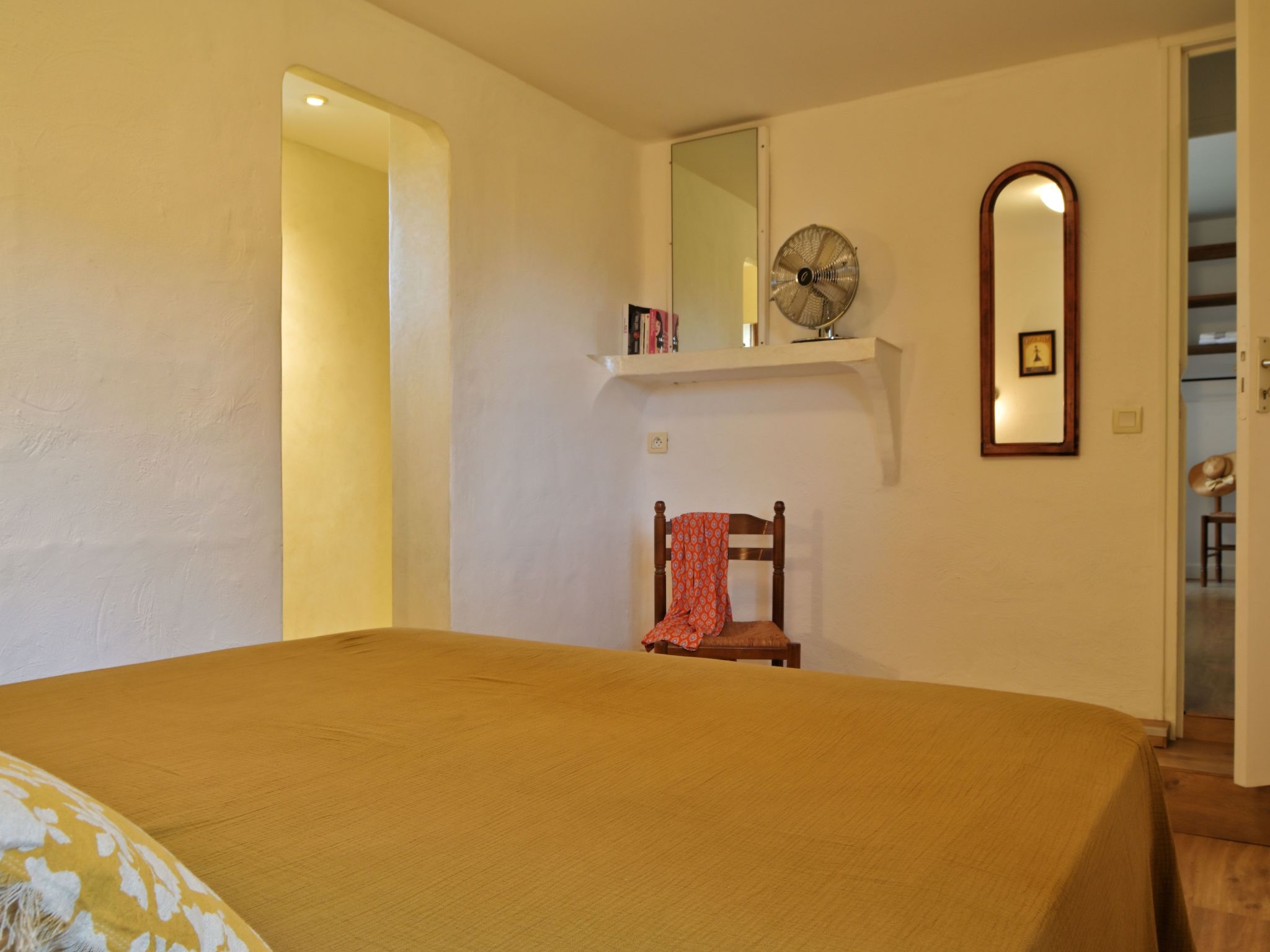 Weingut Punta della guardia zwischen Meer und Gebirge-Drinnen