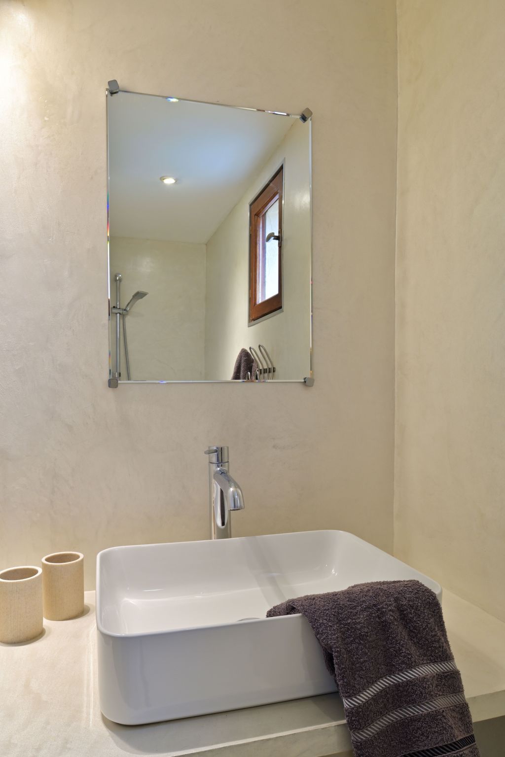 Weingut Punta della guardia zwischen Meer und Gebirge-Drinnen