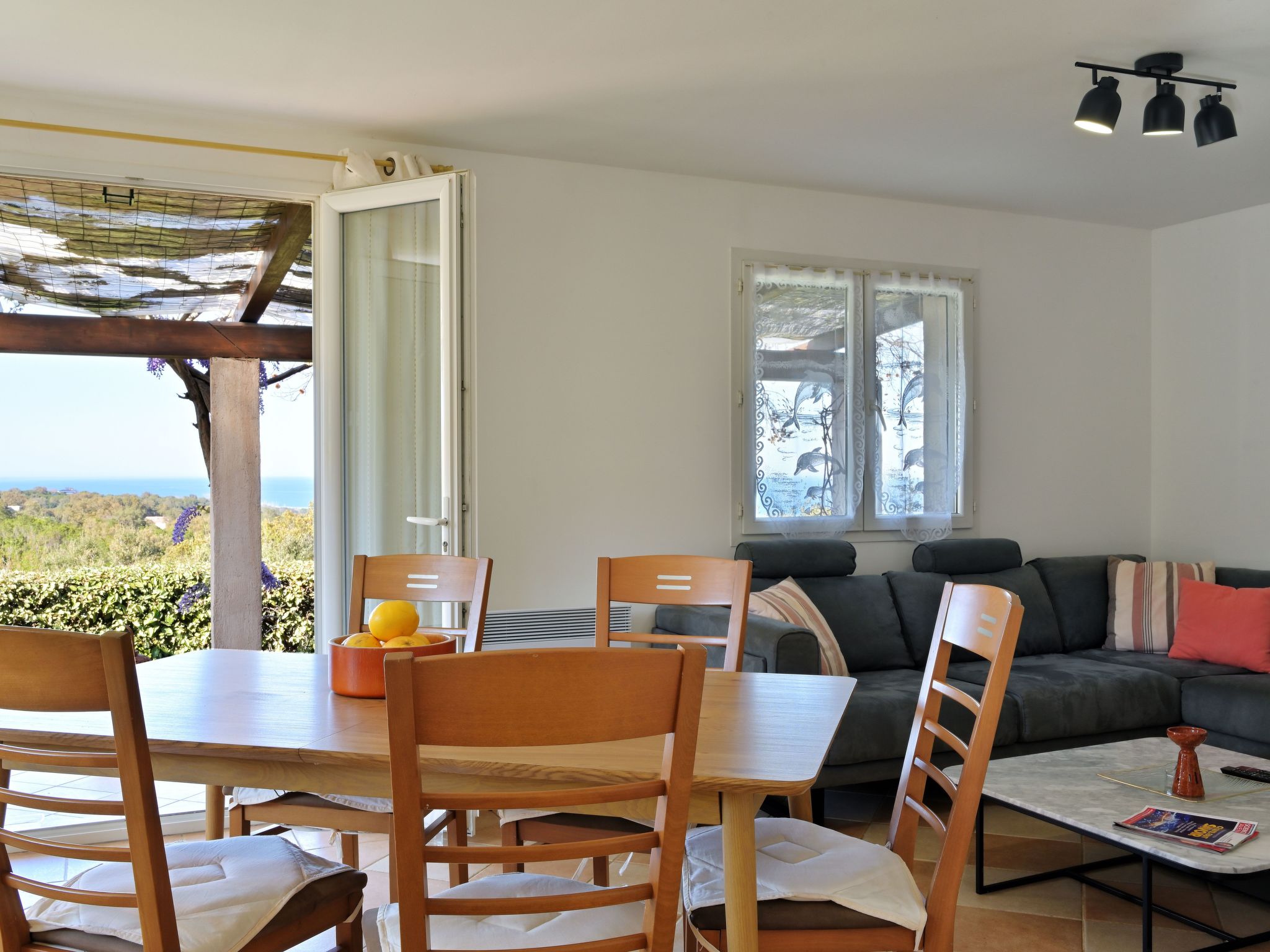 Villa mit Meerblick U Castagnu in geschützter Natur-Drinnen
