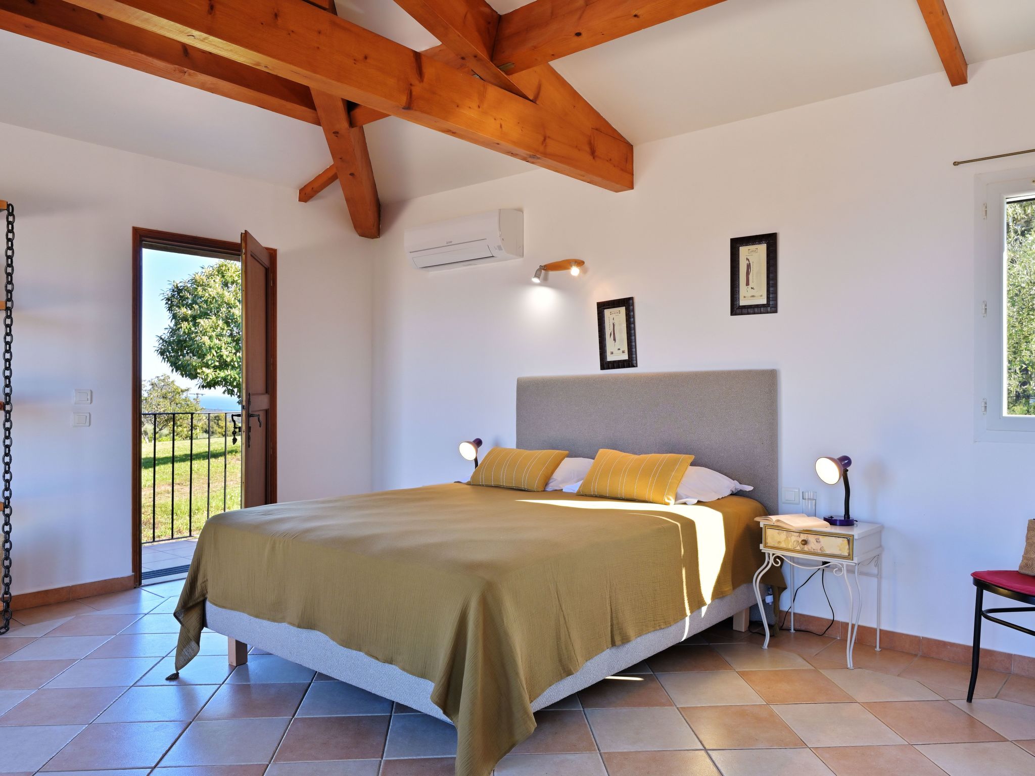 Villa mit Meerblick U Castagnu in geschützter Natur-Drinnen