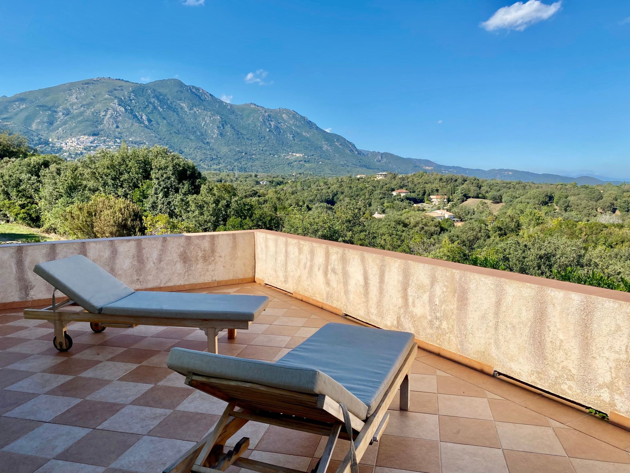 Villa mit Meerblick U Castagnu in geschützter Natur-Drinnen