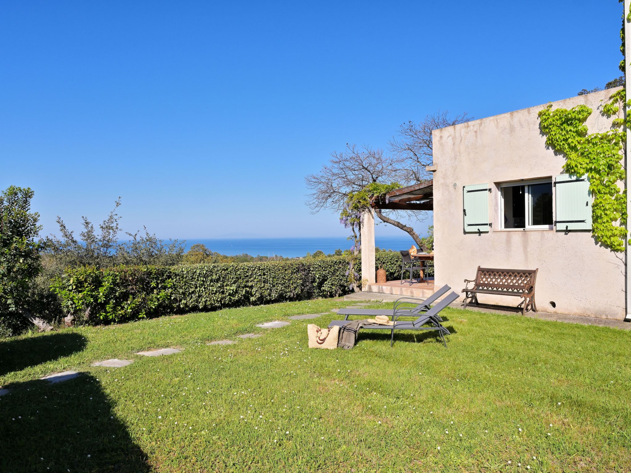 Villa mit Meerblick U Castagnu in geschützter Natur-Drinnen