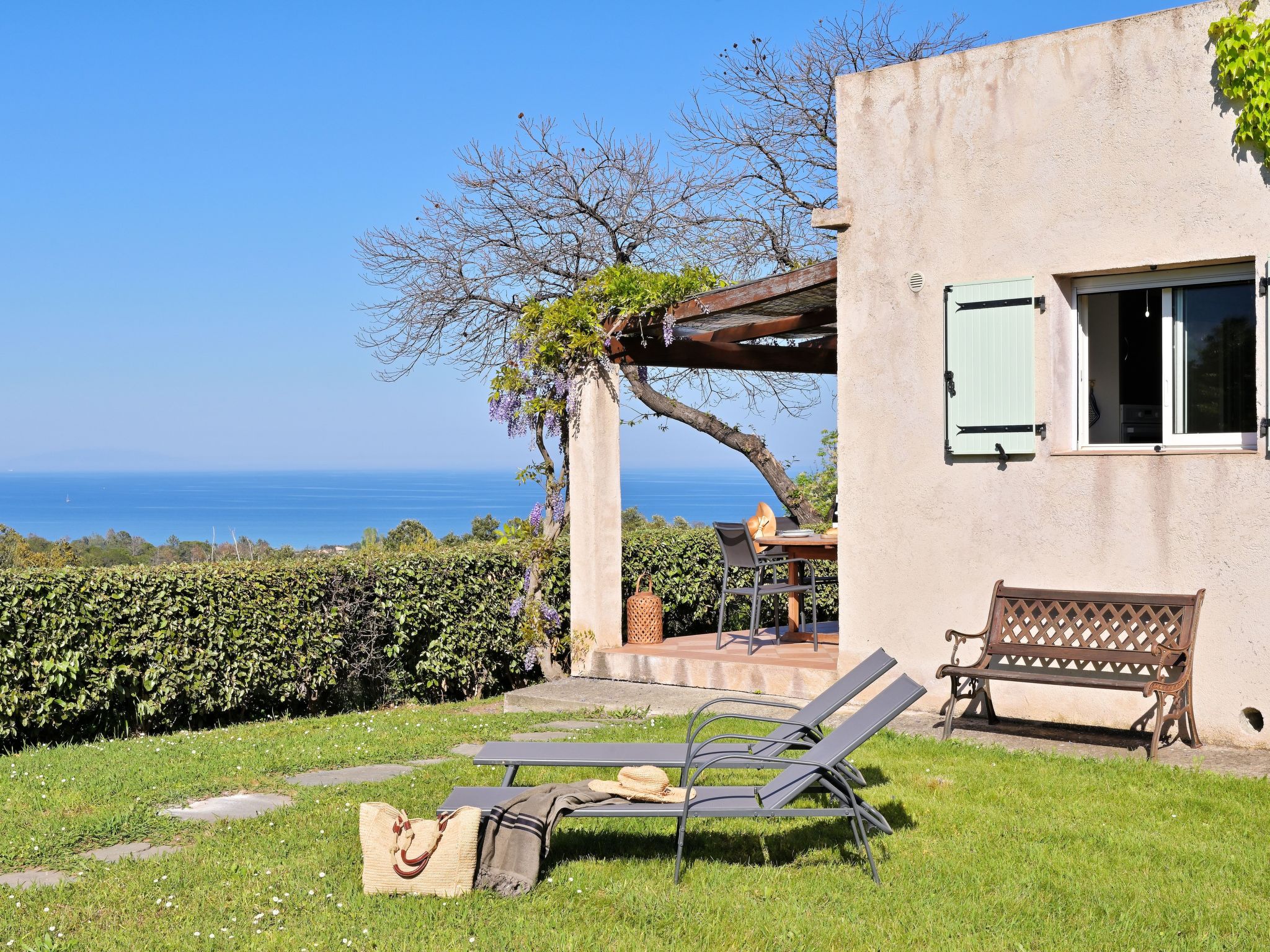 Villa mit Meerblick U Castagnu in geschützter Natur-Drinnen