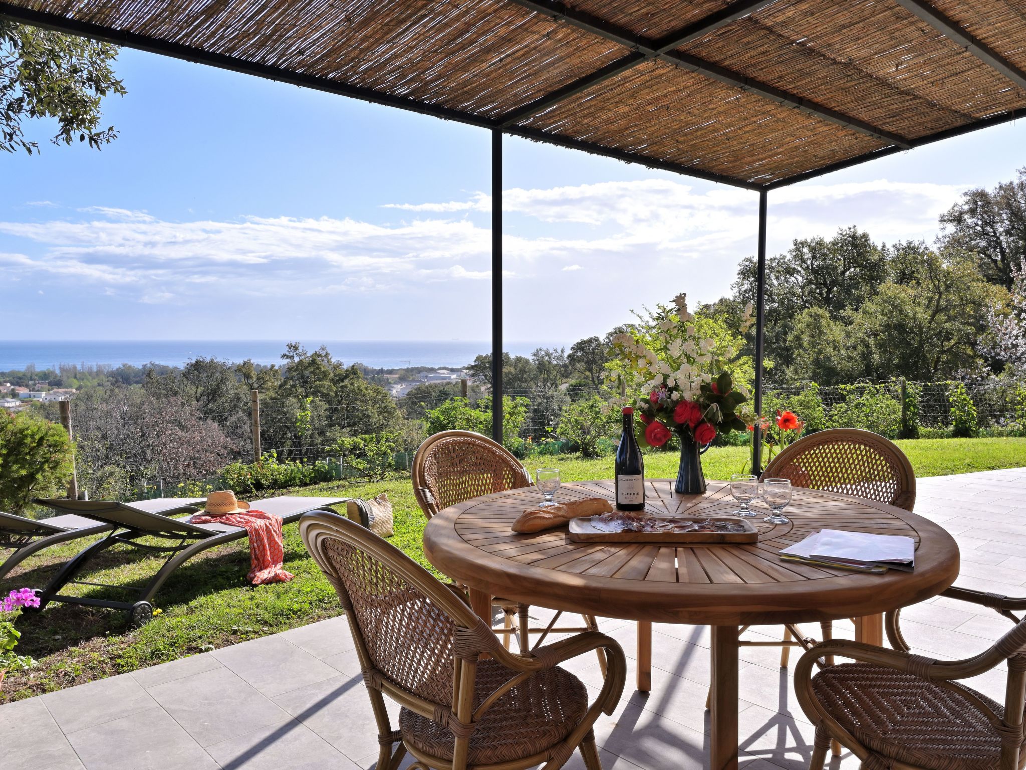 Weingut Punta della Guardia Panorama von Macchia und Meer-Drinnen