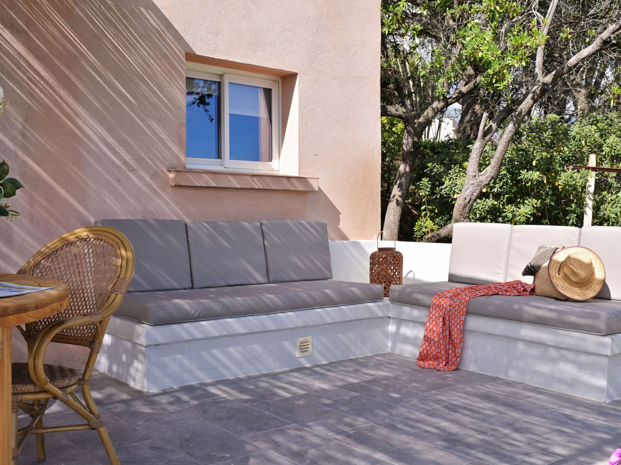 Weingut Punta della Guardia Panorama von Macchia und Meer-Drinnen