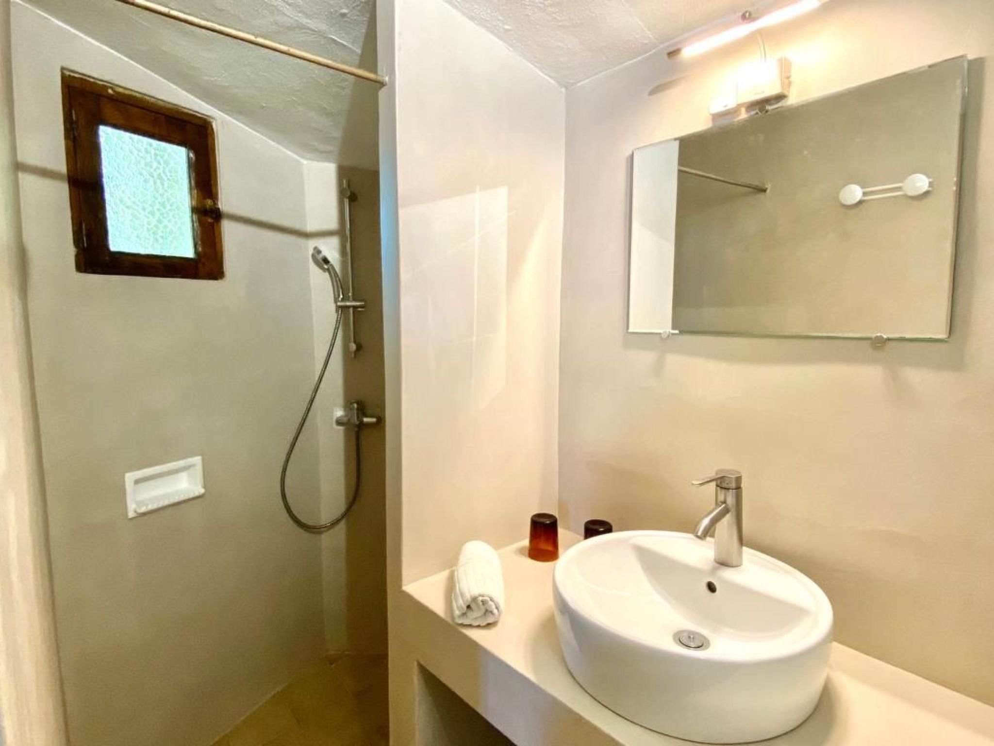 Weingut Punta della Guardia Panorama von Macchia und Meer-Drinnen