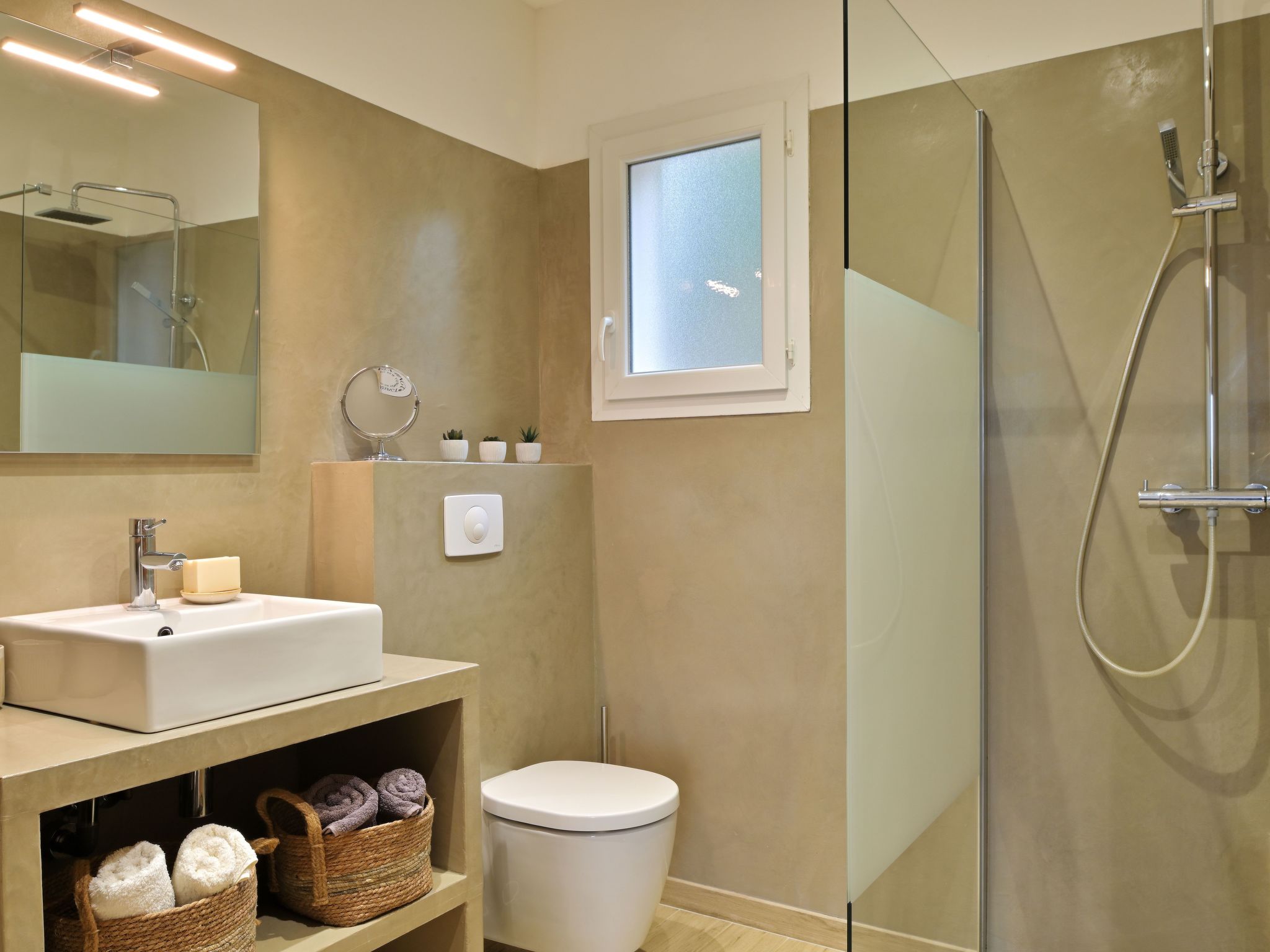 Villa Belle Vue, direkt am Meer, 1-2 Haustiere erlaubt-Drinnen