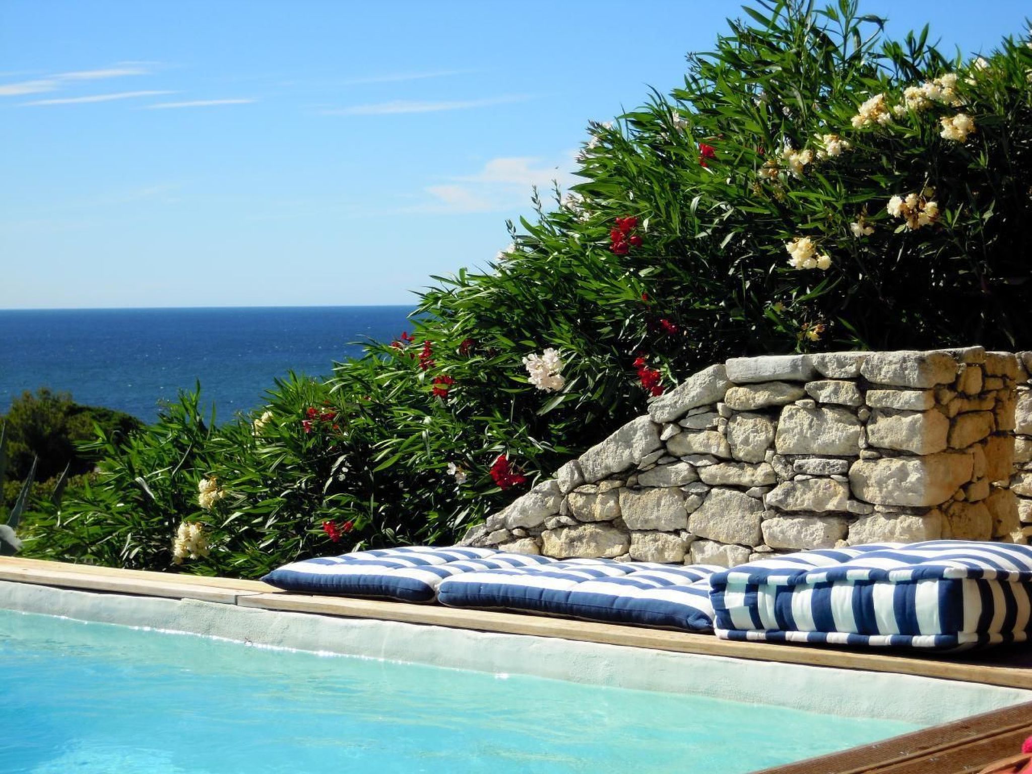 Pont de bateau, Meerblick mit privatem Pool-Drinnen