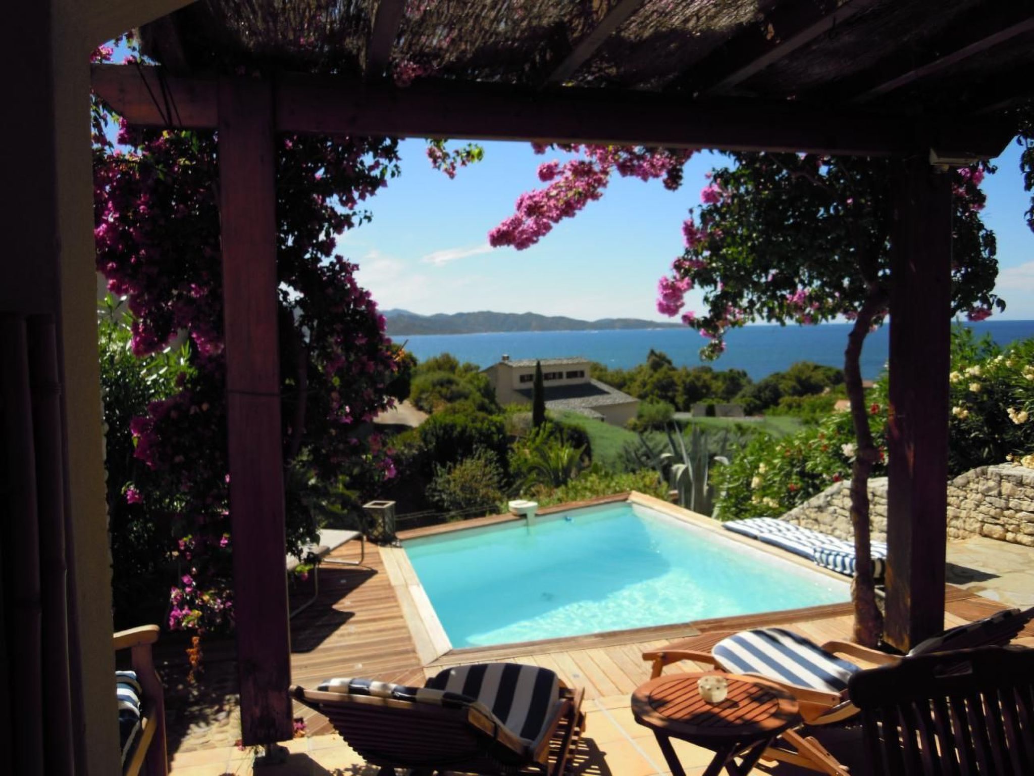 Pont de bateau, Meerblick mit privatem Pool-Drinnen