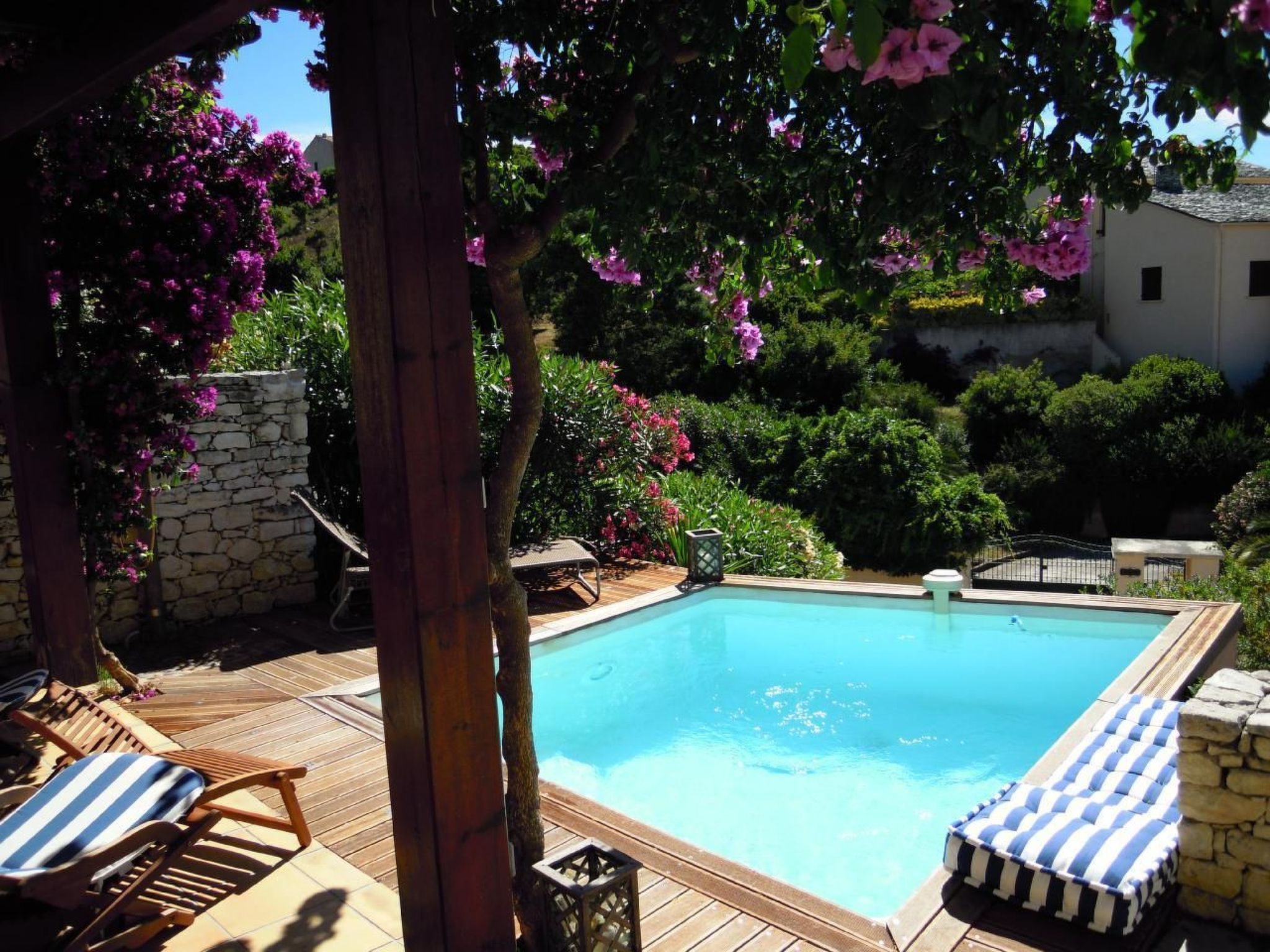 Pont de bateau, Meerblick mit privatem Pool-Drinnen