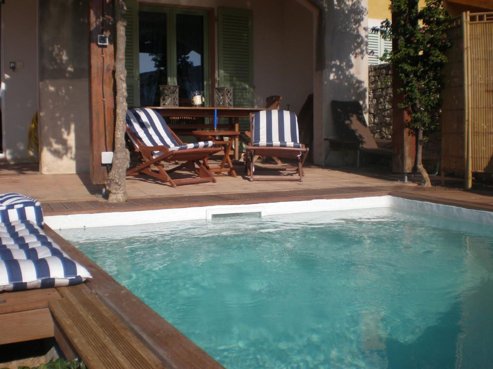 Pont de bateau, Meerblick mit privatem Pool-Drinnen