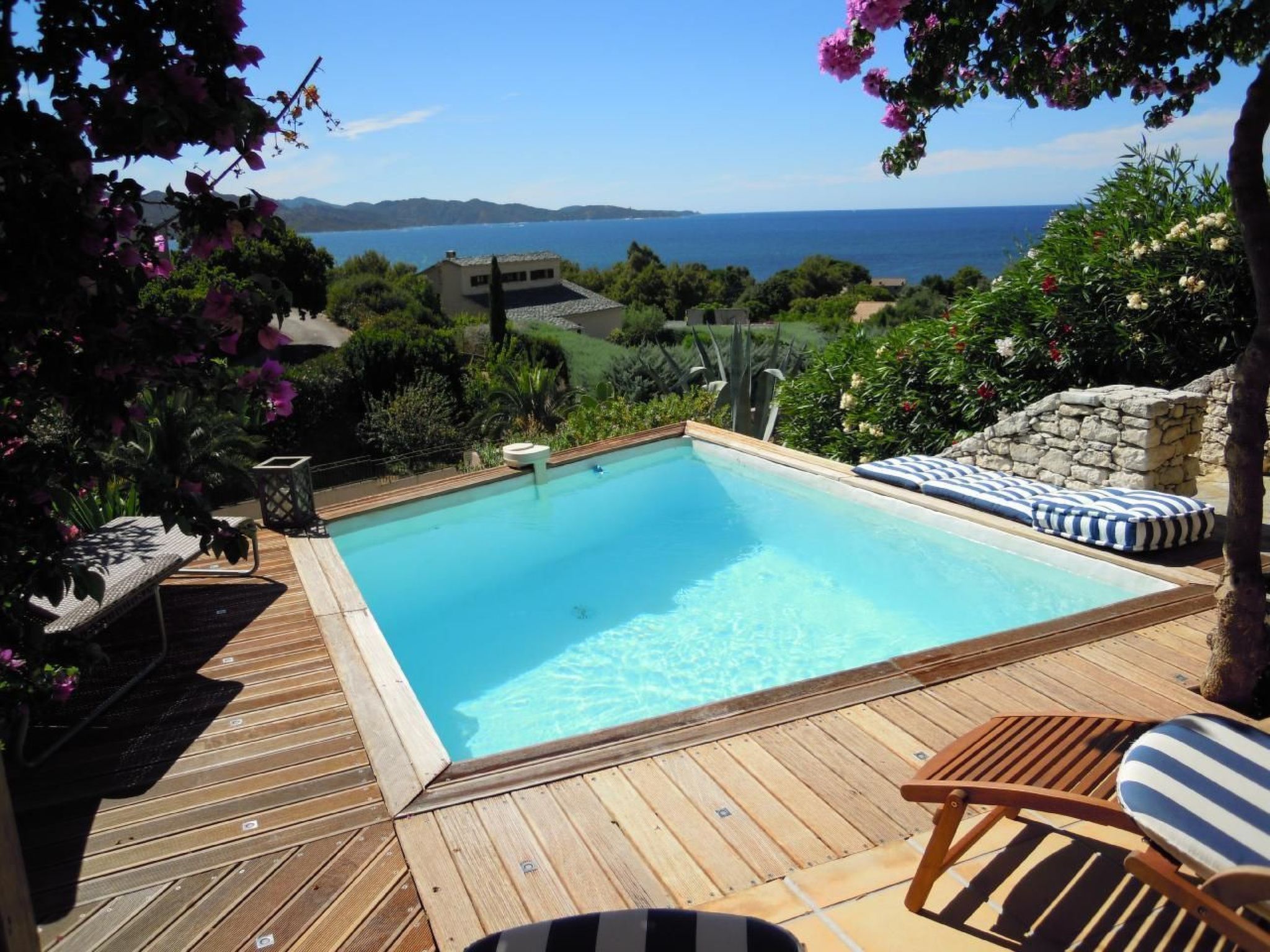 Pont de bateau, Meerblick mit privatem Pool-Drinnen