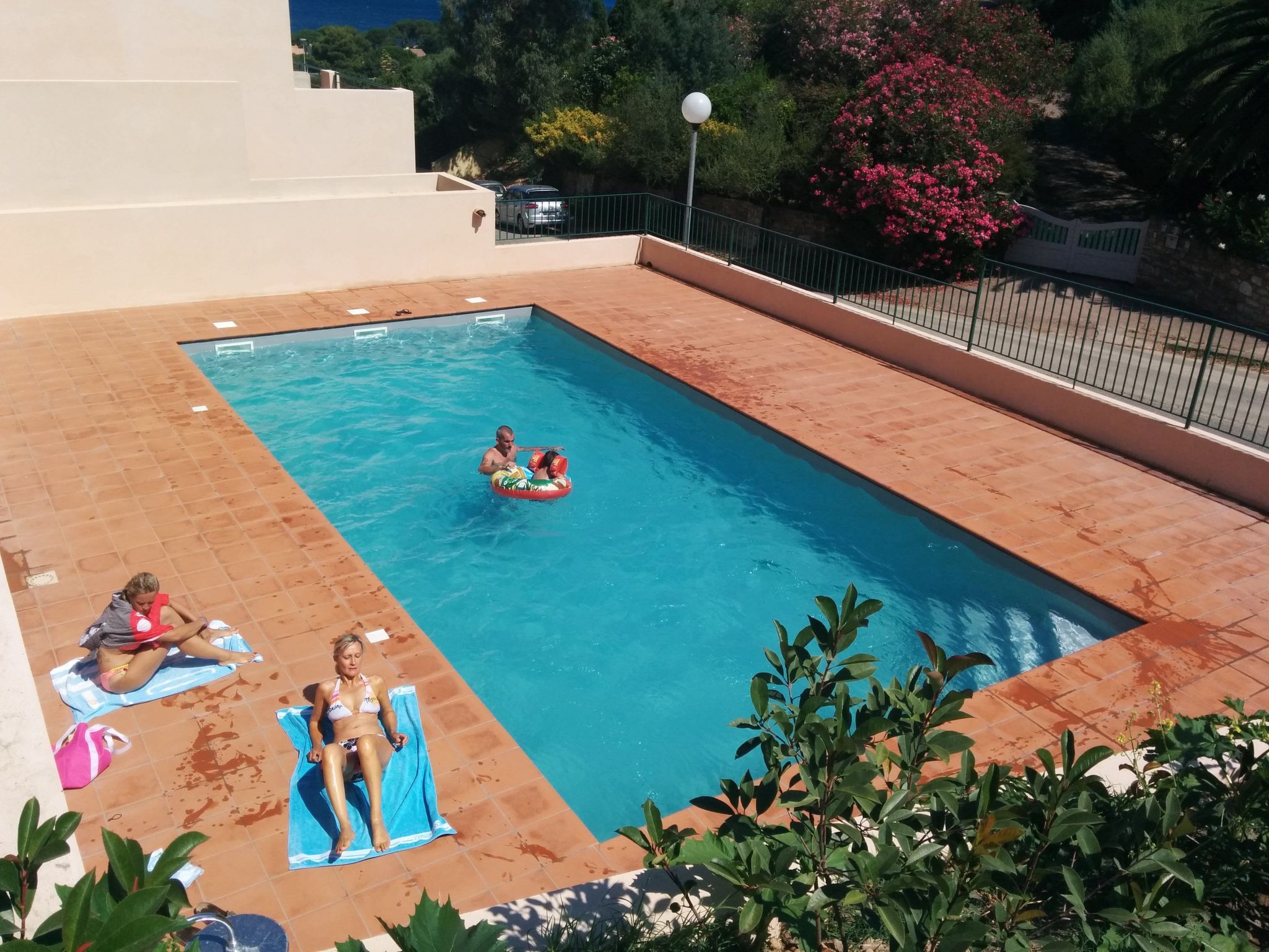 Pont de bateau, Meerblick mit privatem Pool-Drinnen