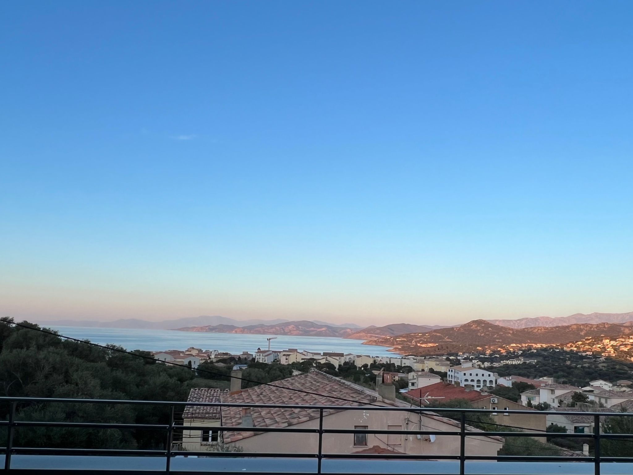 ISULA-RED_BEAUTIFUL_VIEW.