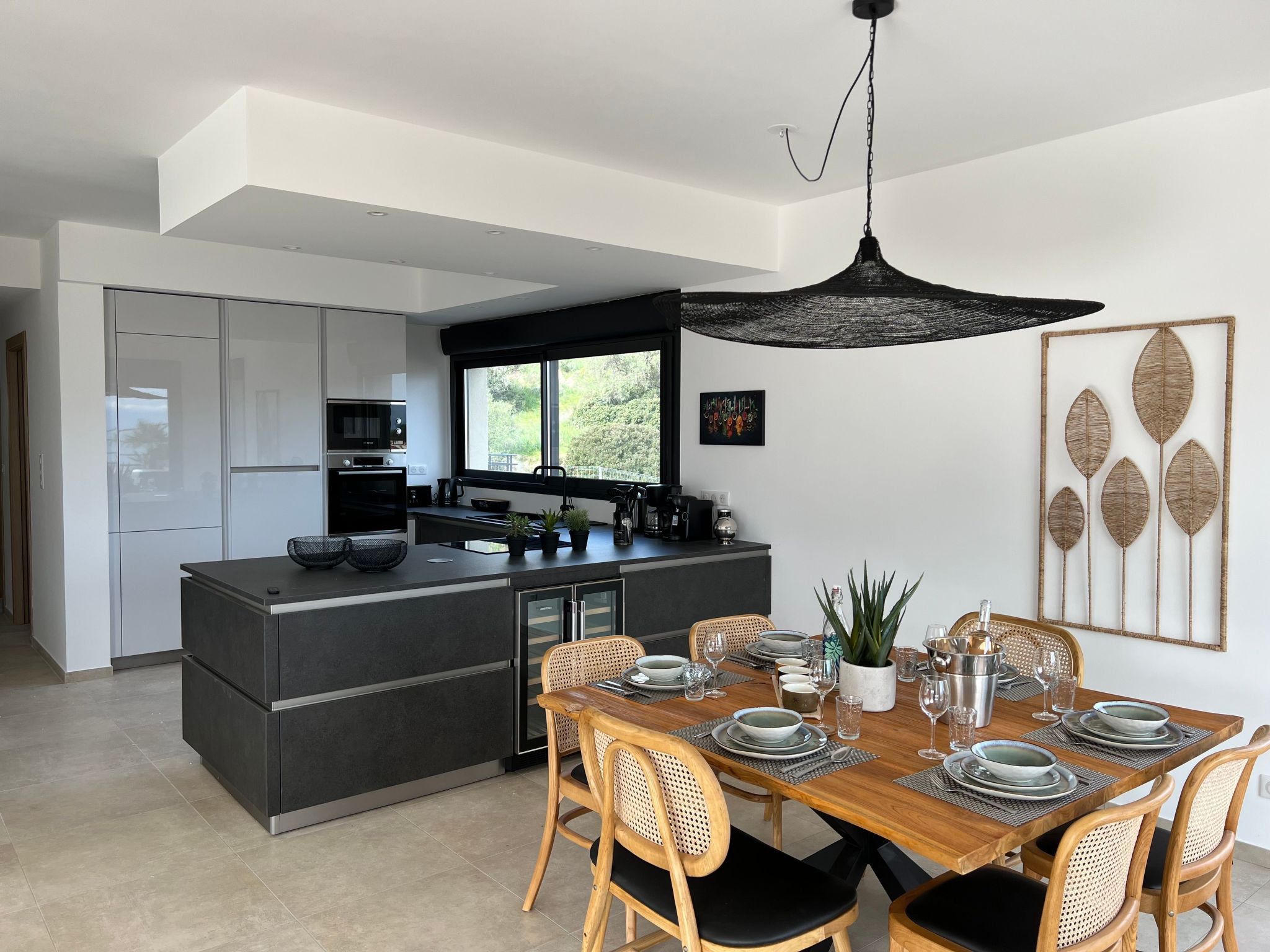 ISULA-RED_BEAUTIFUL_VIEW.-Binnen