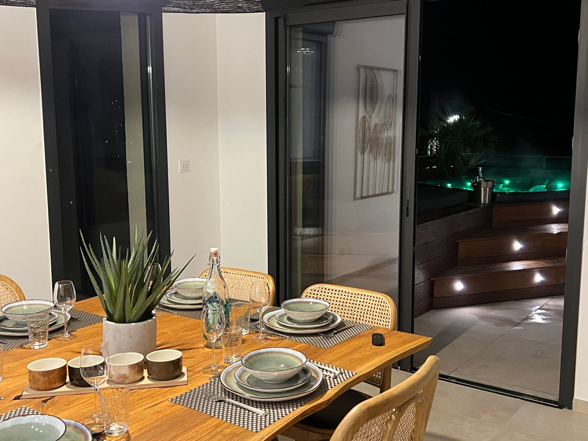 ISULA-RED_BEAUTIFUL_VIEW.-Buiten